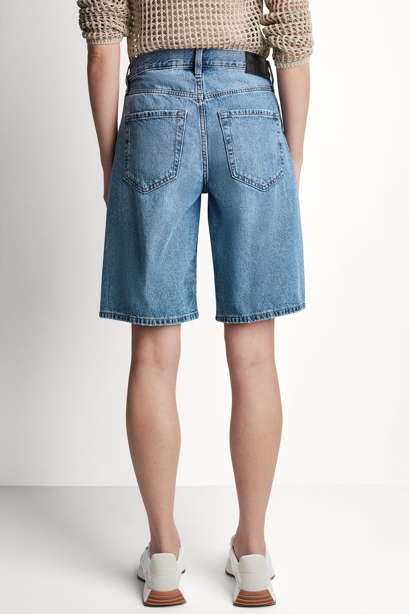 MID-RISE RELAXED DENIM SHORT VIEW 3
