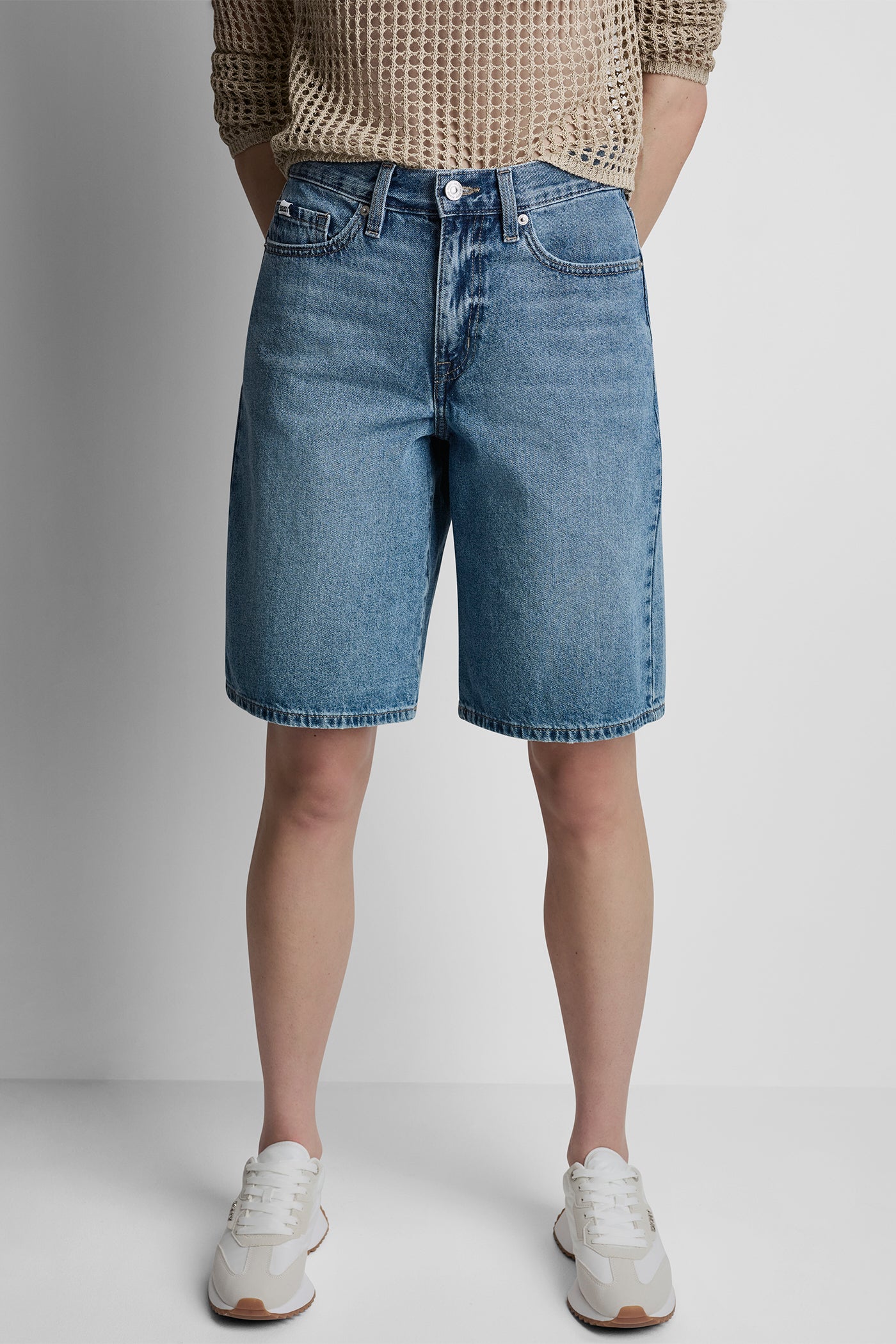 CROWN STREET MID-RISE RELAXED DENIM SHORT, VIEW 2 | Shorts