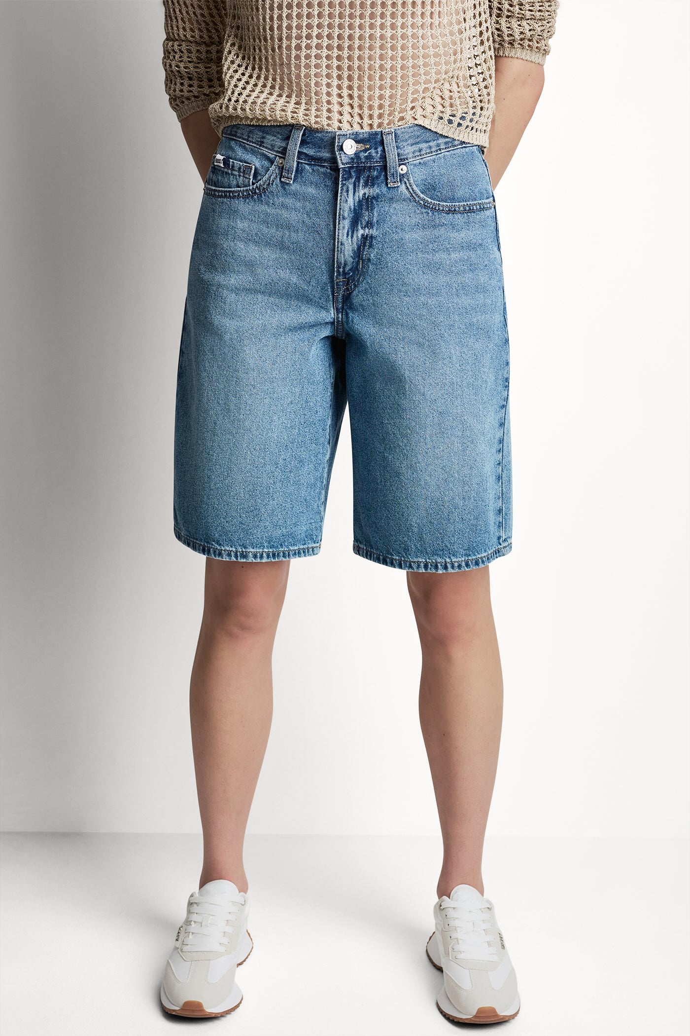 MID-RISE RELAXED DENIM SHORT VIEW 5