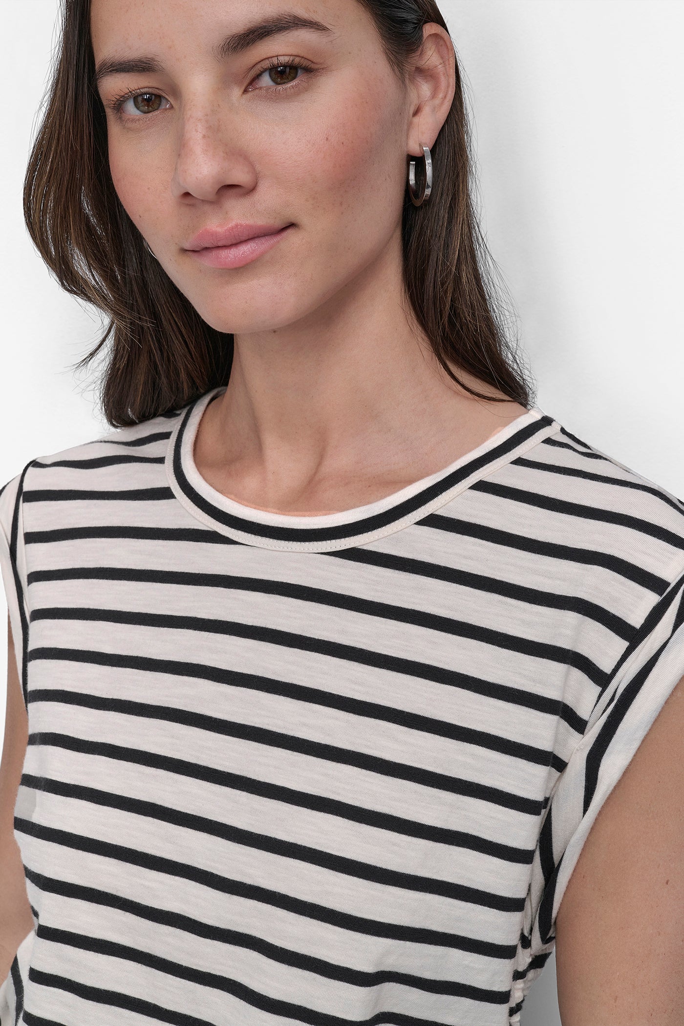 RUCHED SIDE-TIE TEE VIEW 4 | Tees & Tanks