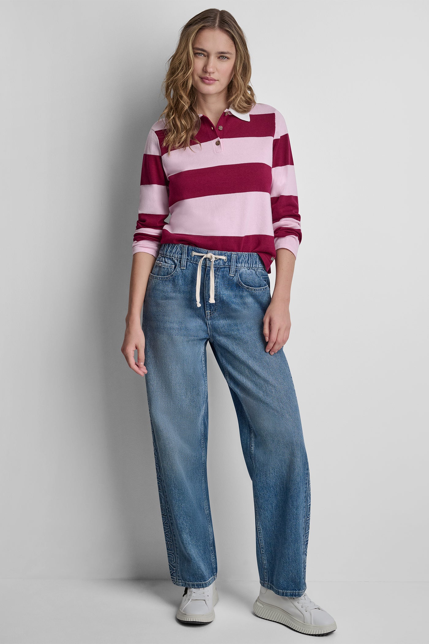 MID-RISE STRAIGHT LEG WITH LOGO DETAIL VIEW 4