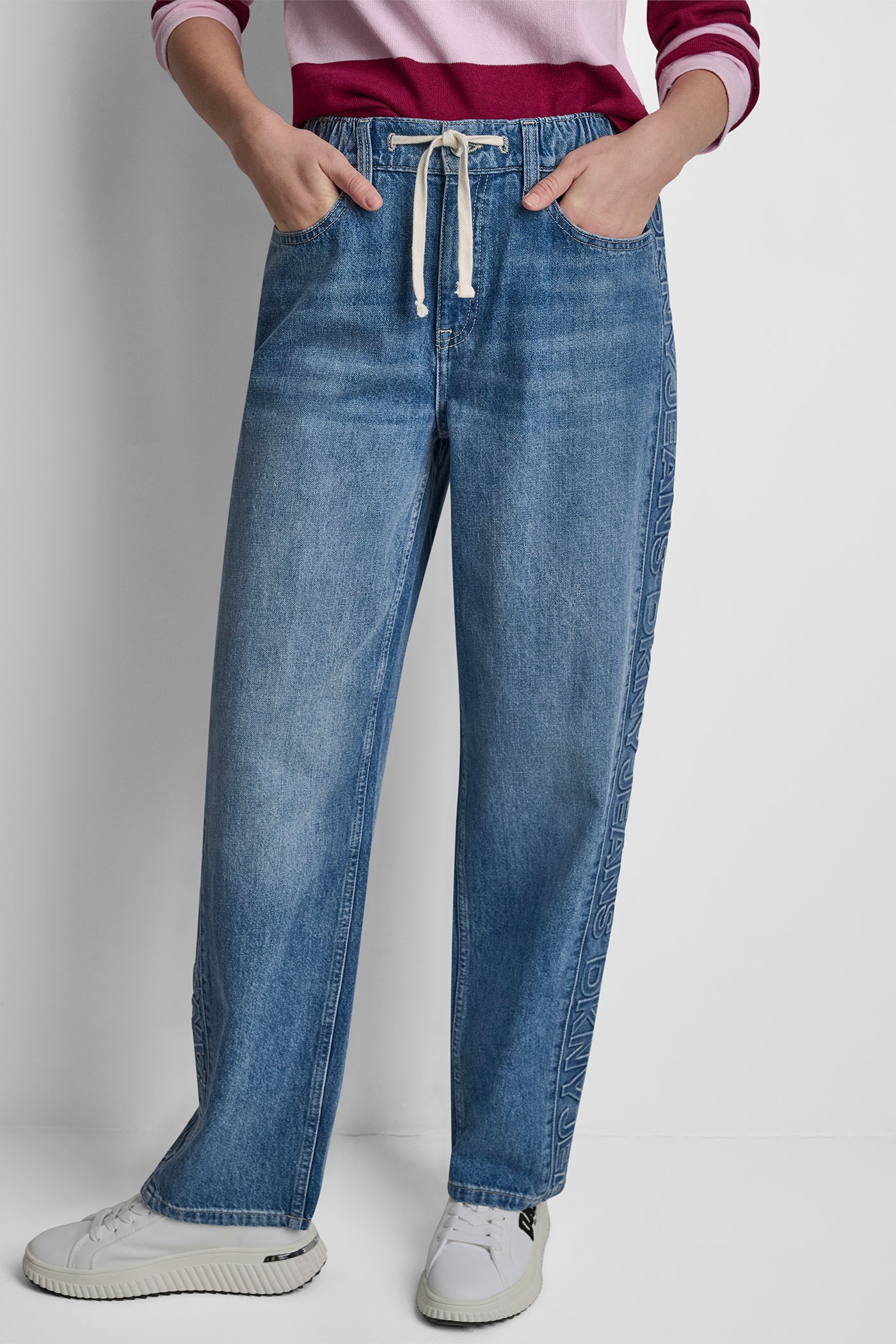 MID-RISE STRAIGHT LEG WITH LOGO DETAIL VIEW 1