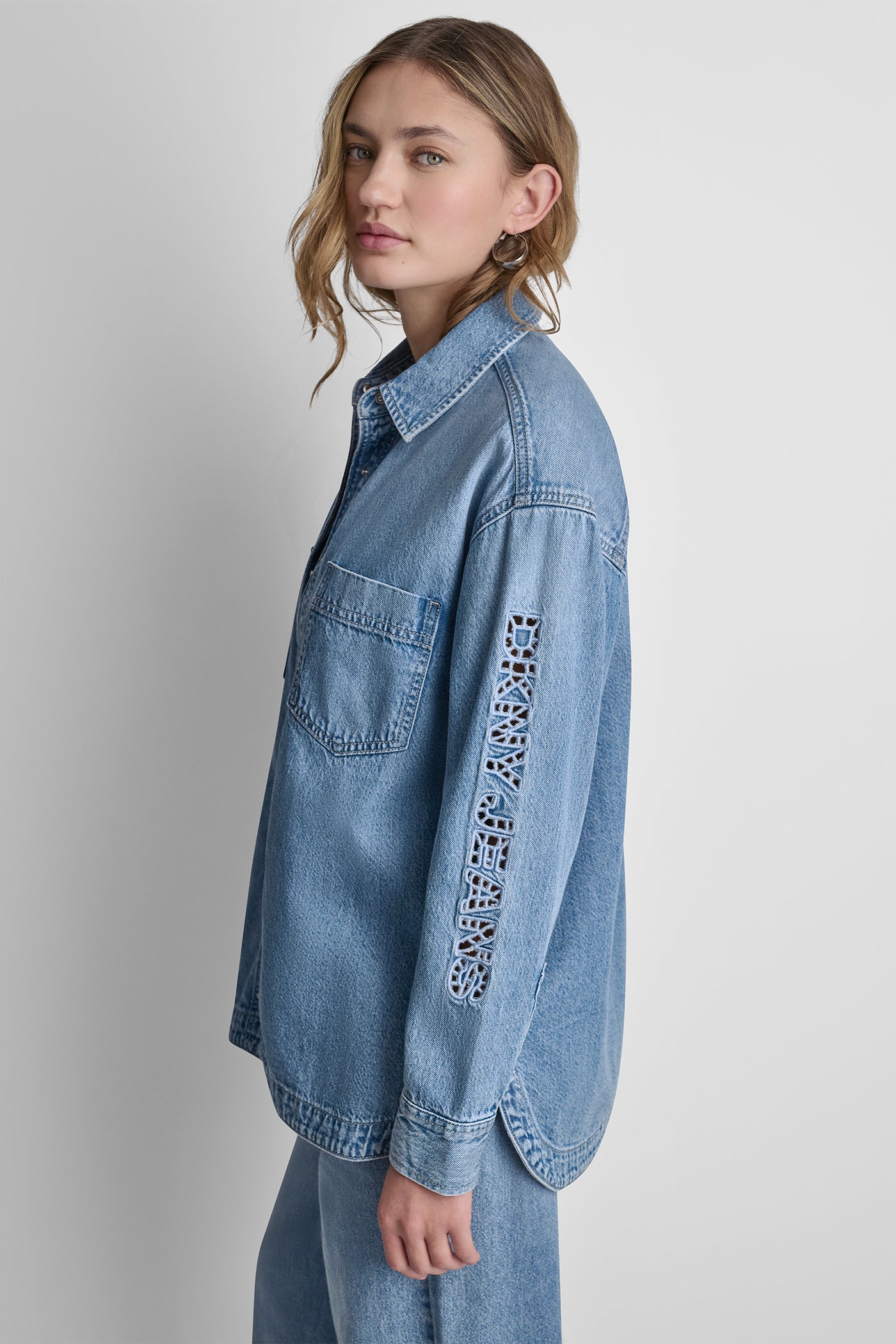 DENIM SHIRT WITH LOGO CUTOUT VIEW 4 | WOMEN'S SWEATERS & TOPS