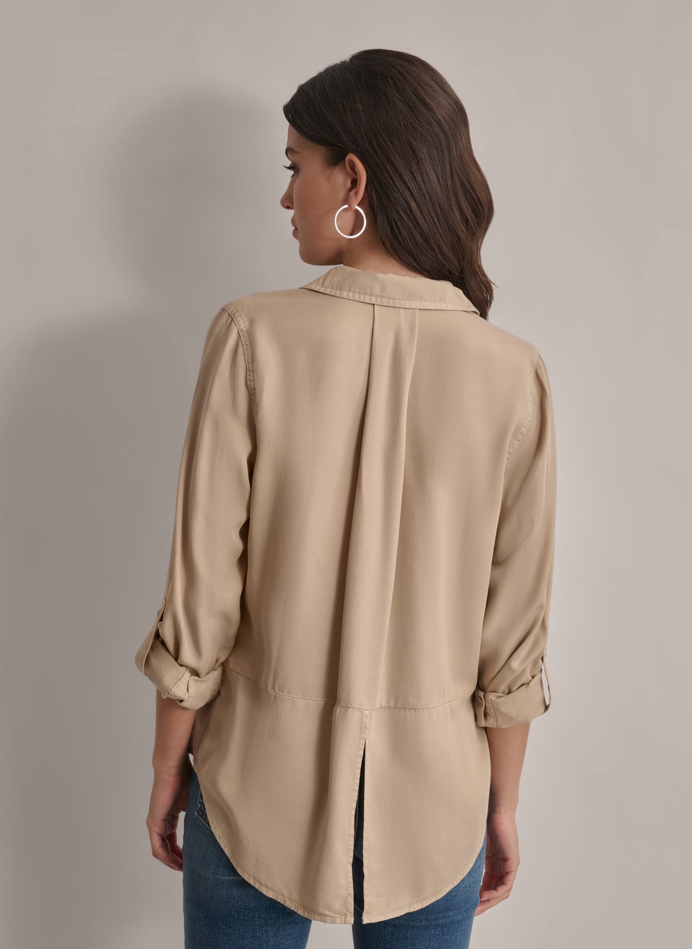 PEBBLE THE LIVE-IN SHIRT, BACK VIEW | 9-5 Edit