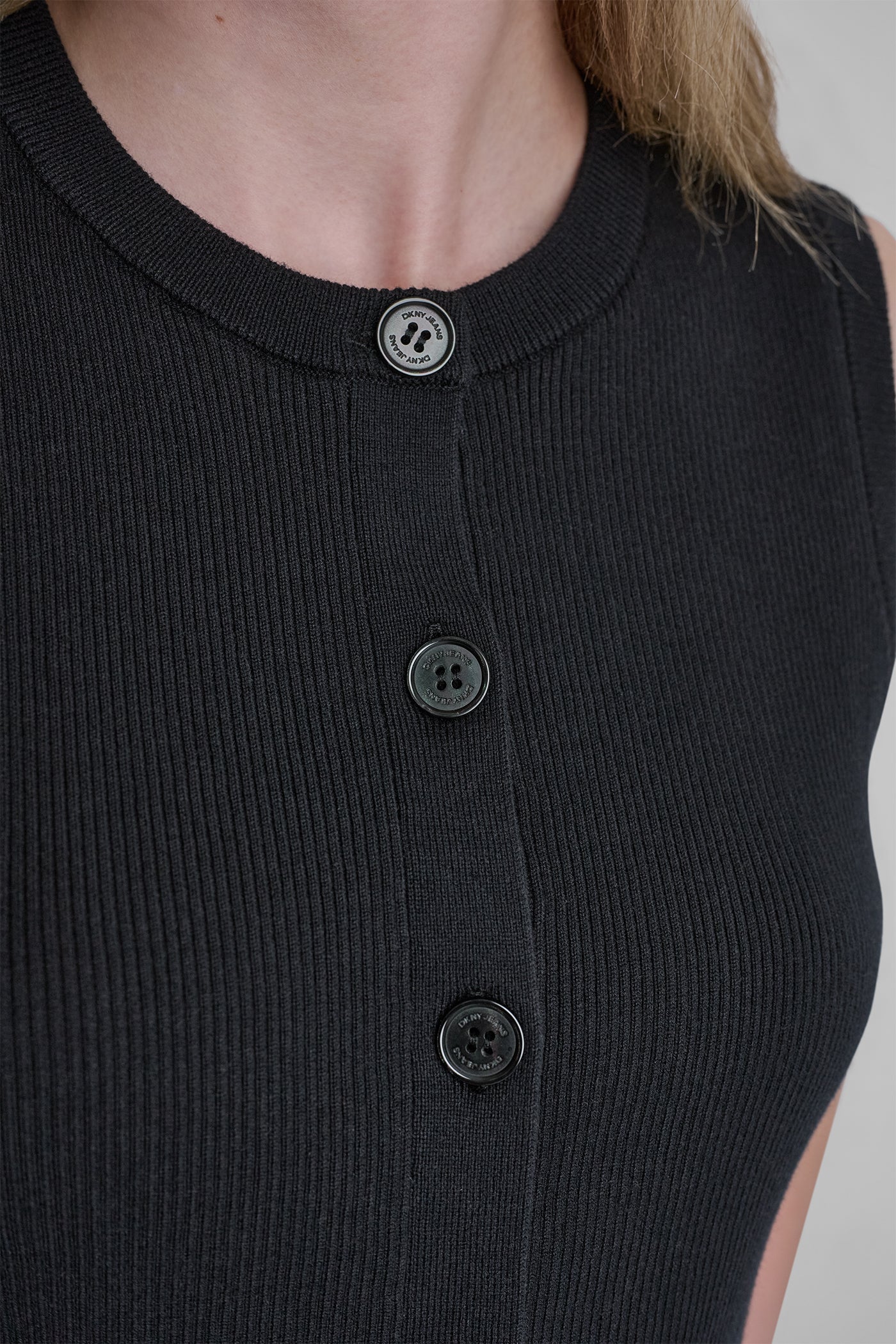 CROPPED SLEEVELESS LOGO TRIM SWEATER VIEW 6 | WOMEN'S SWEATERS & TOPS
