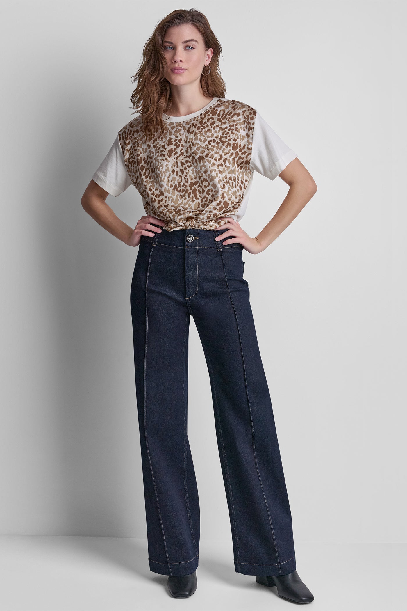 HIGH-RISE PINTUCKED WIDE-LEG JEAN VIEW 5