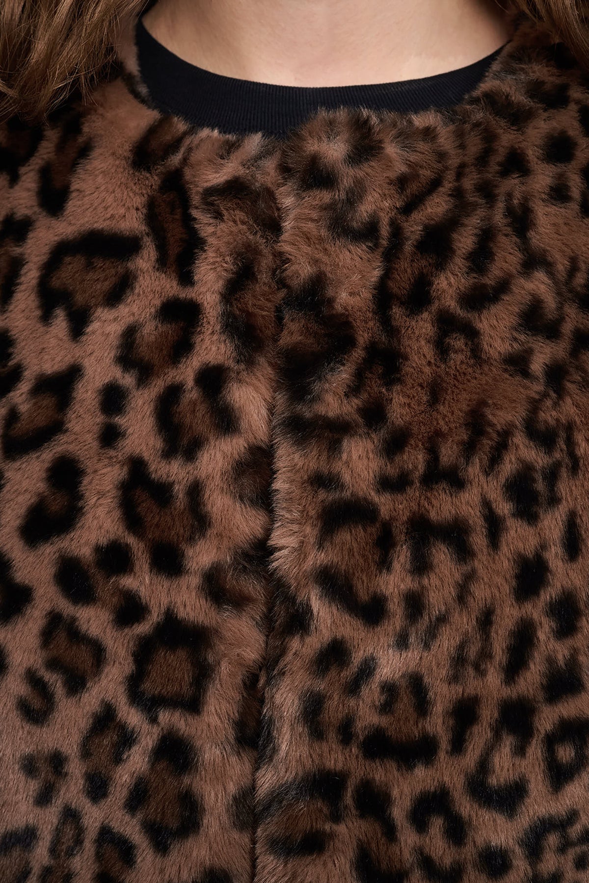 FAUX FUR COLLARLESS VEST VIEW 2