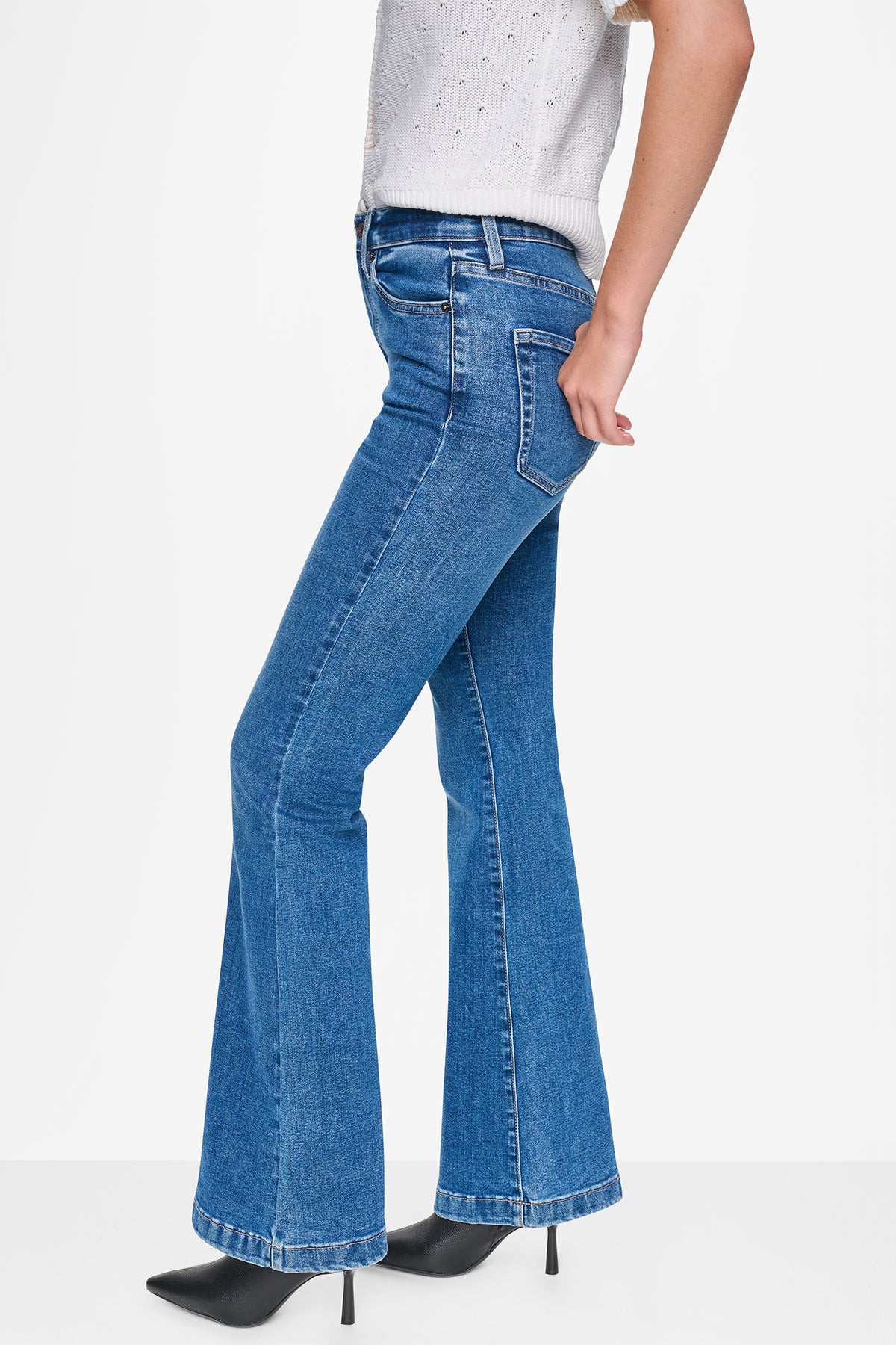 HIGH-RISE FLARE JEAN VIEW 2