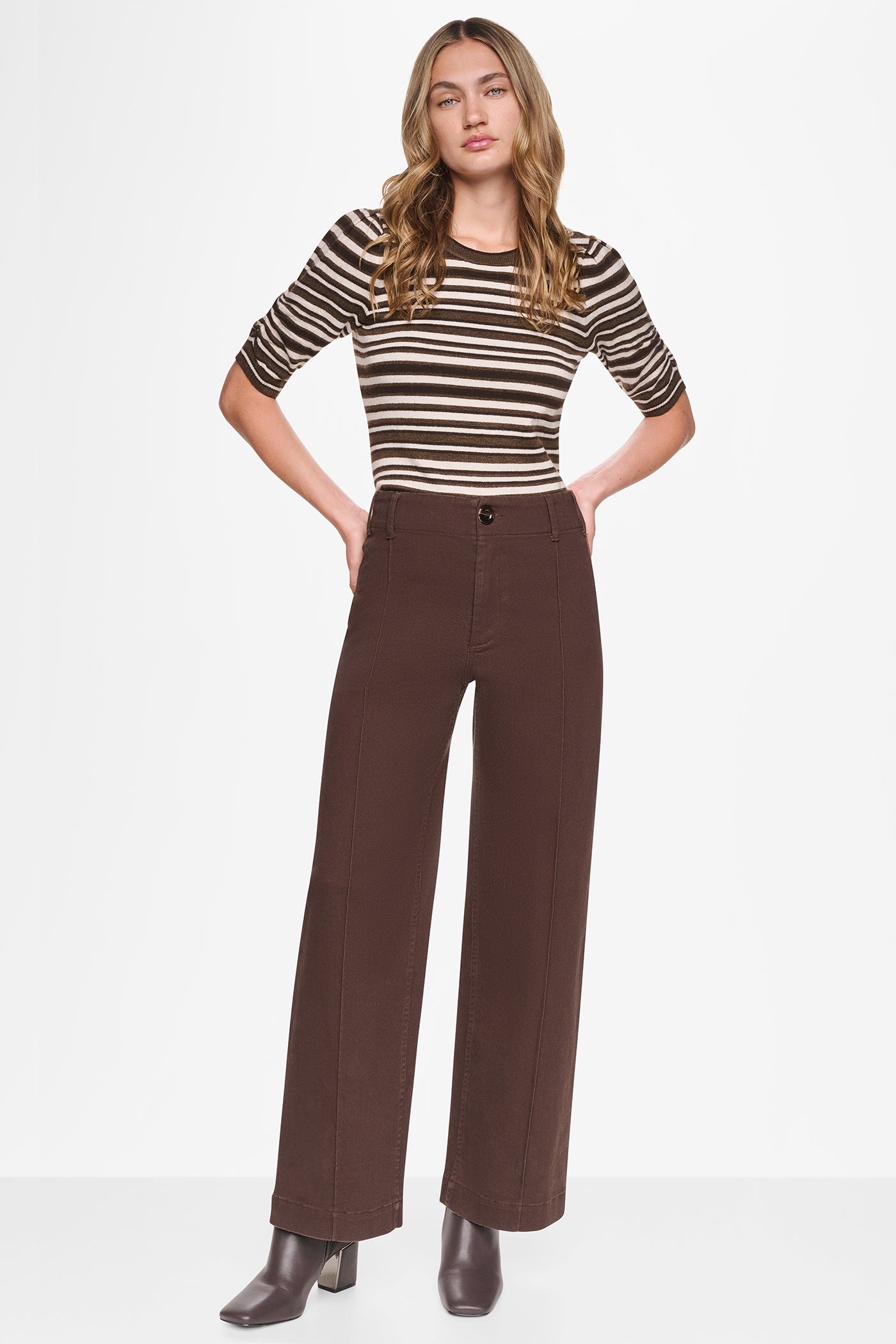 HIGH-RISE PINTUCKED WIDE-LEG JEAN VIEW 1