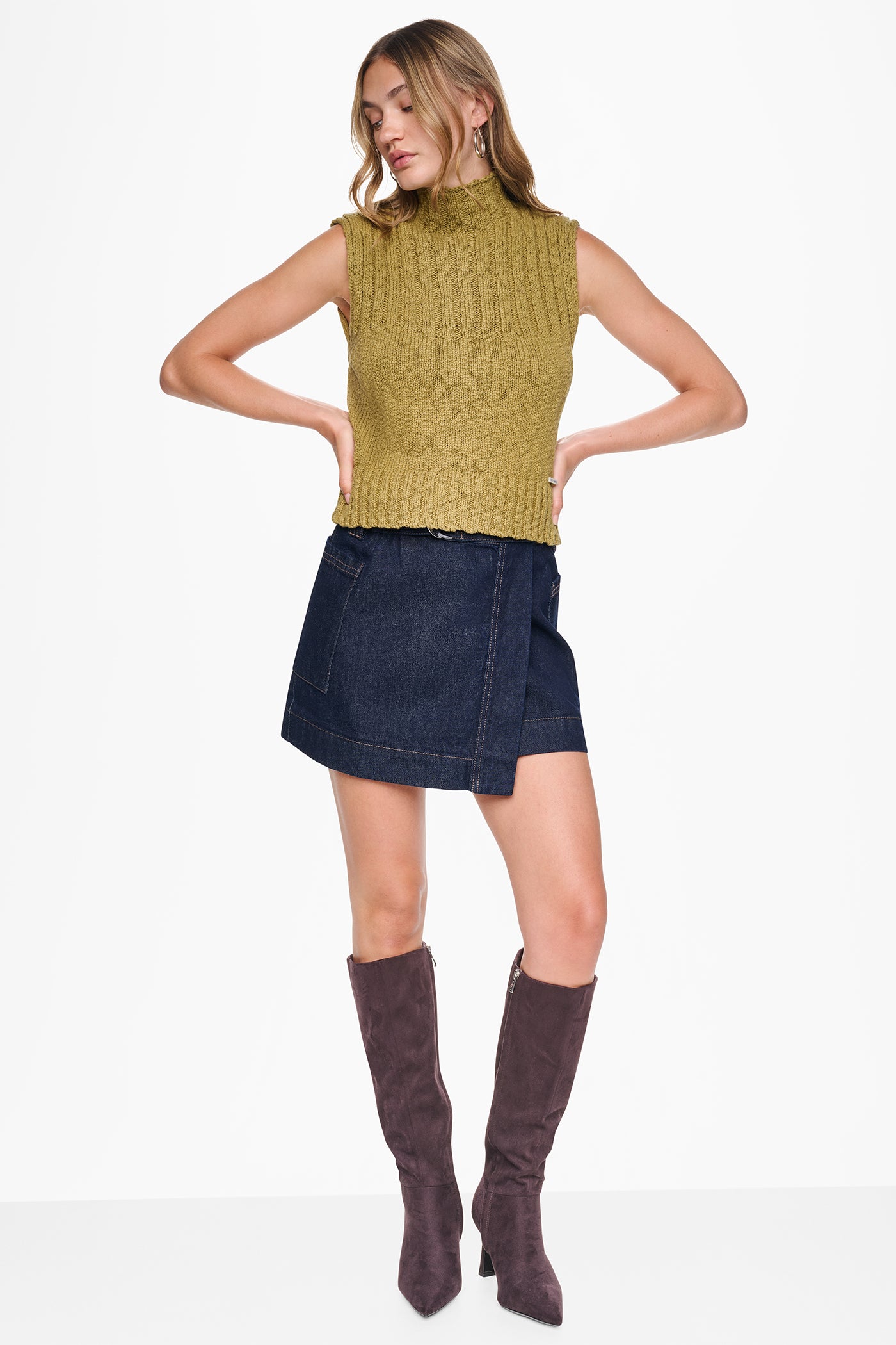 RIBBED MOCK-NECK SWEATER VEST VIEW 5