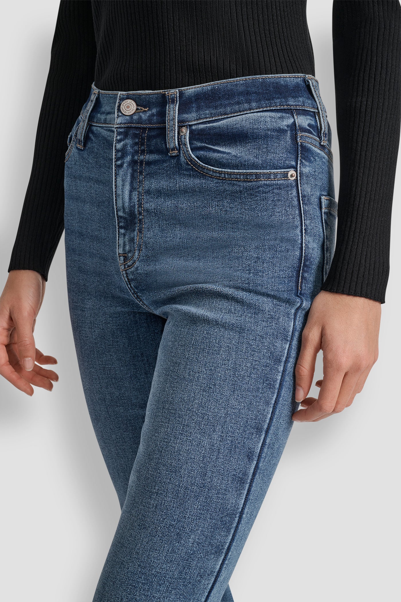 WILLIAMSBURG HIGH RISE FLARE  32 INCH INSEAM VIEW 4 | DKNY Promo