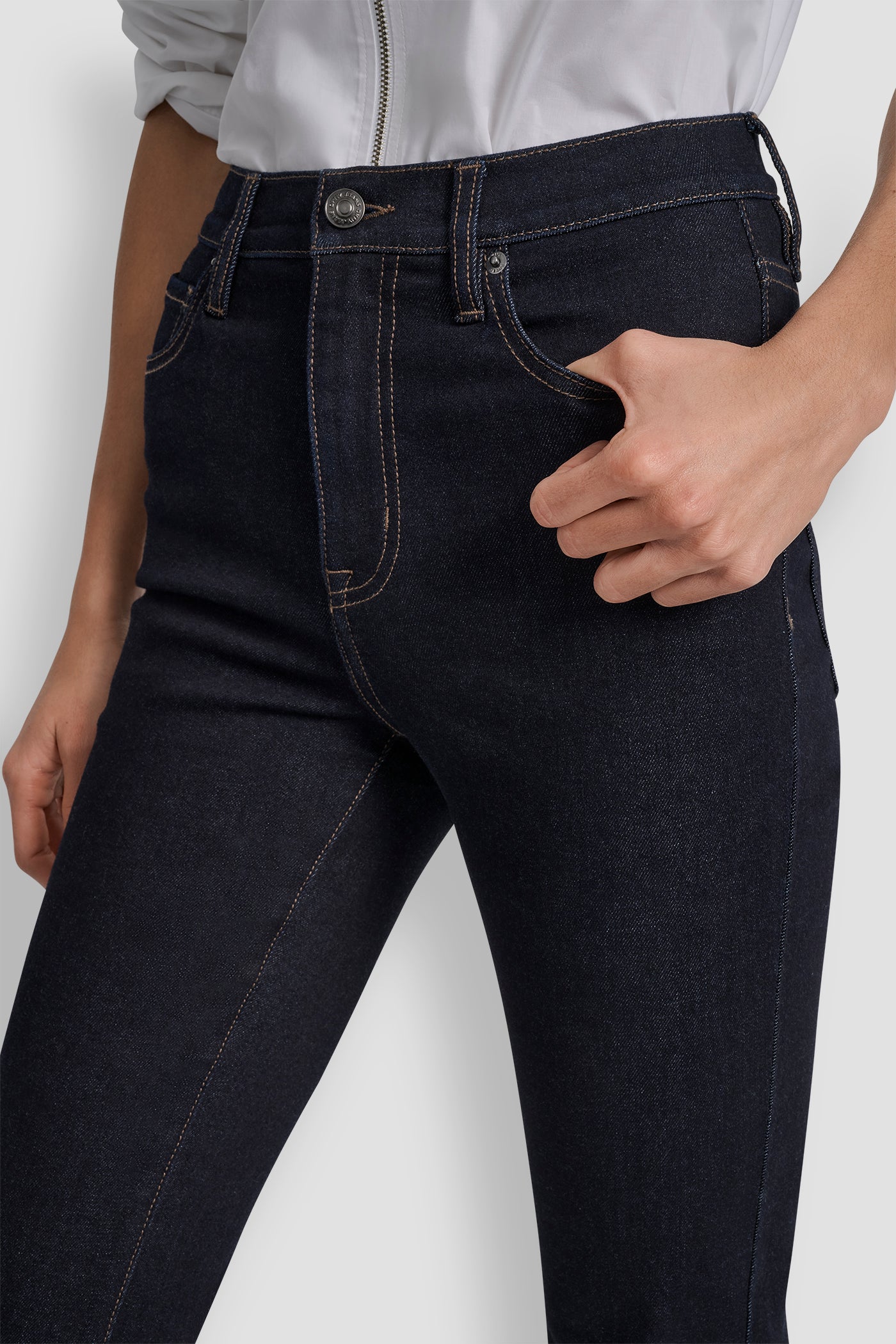 WILLIAMSBURG HIGH RISE FLARE  32 INCH INSEAM VIEW 4 | DKNY Promo