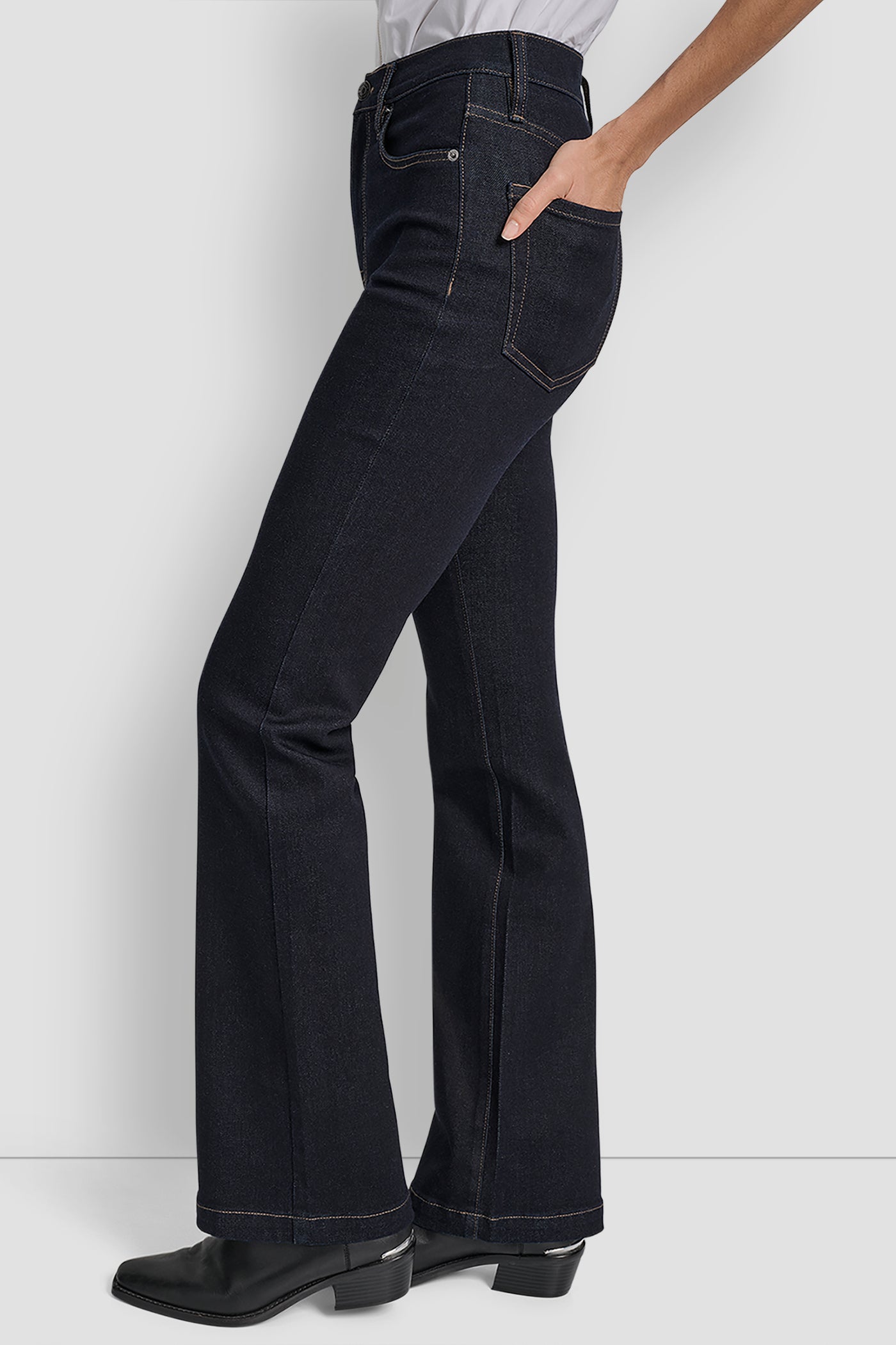 WILLIAMSBURG HIGH RISE FLARE  32 INCH INSEAM VIEW 3 | DKNY Promo