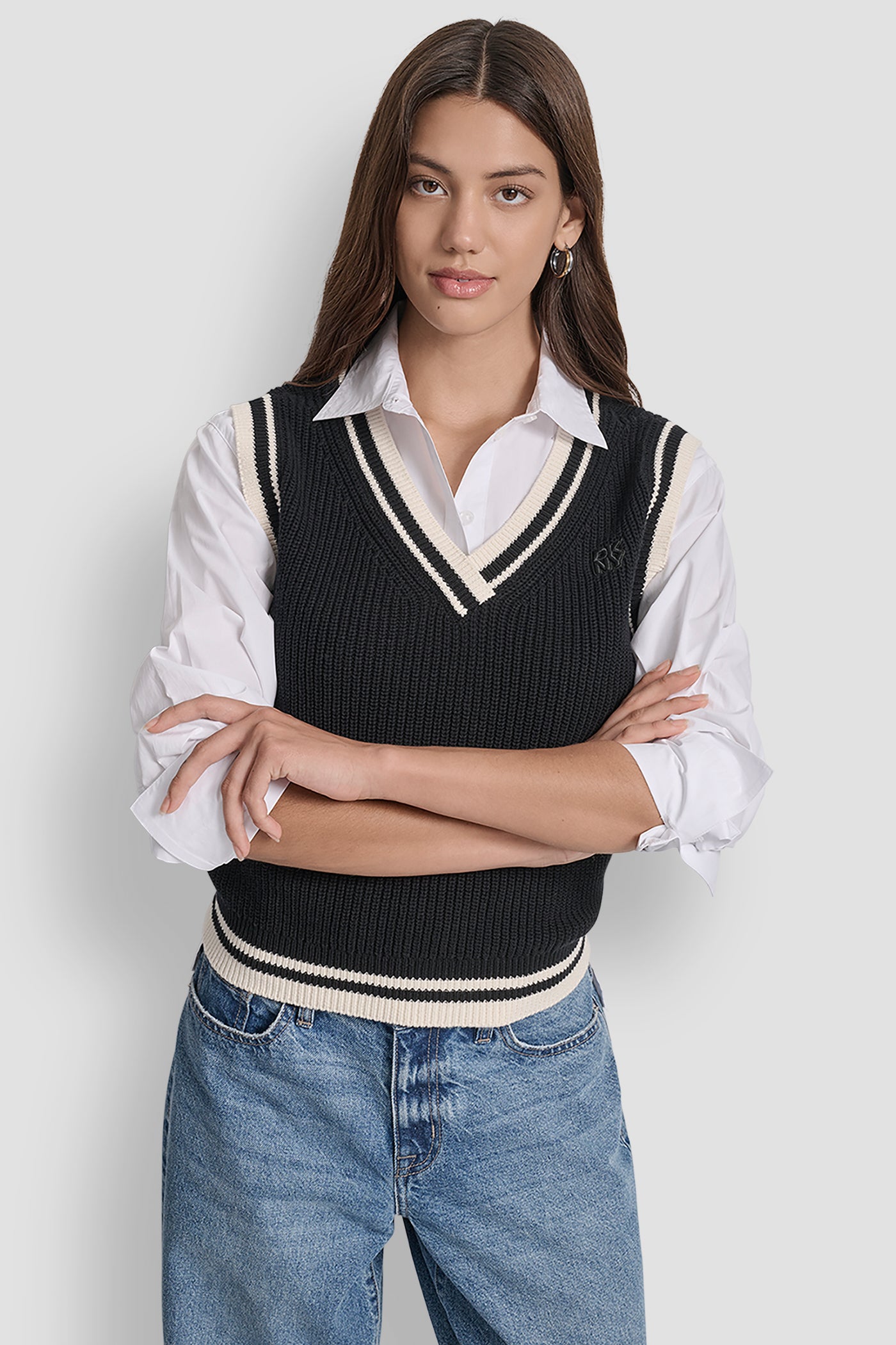 BLACK/EGGNOG V-NECK TIPPED SLEEVELESS SWEATER, FRONT VIEW | WOMEN'S SWEATERS & TOPS