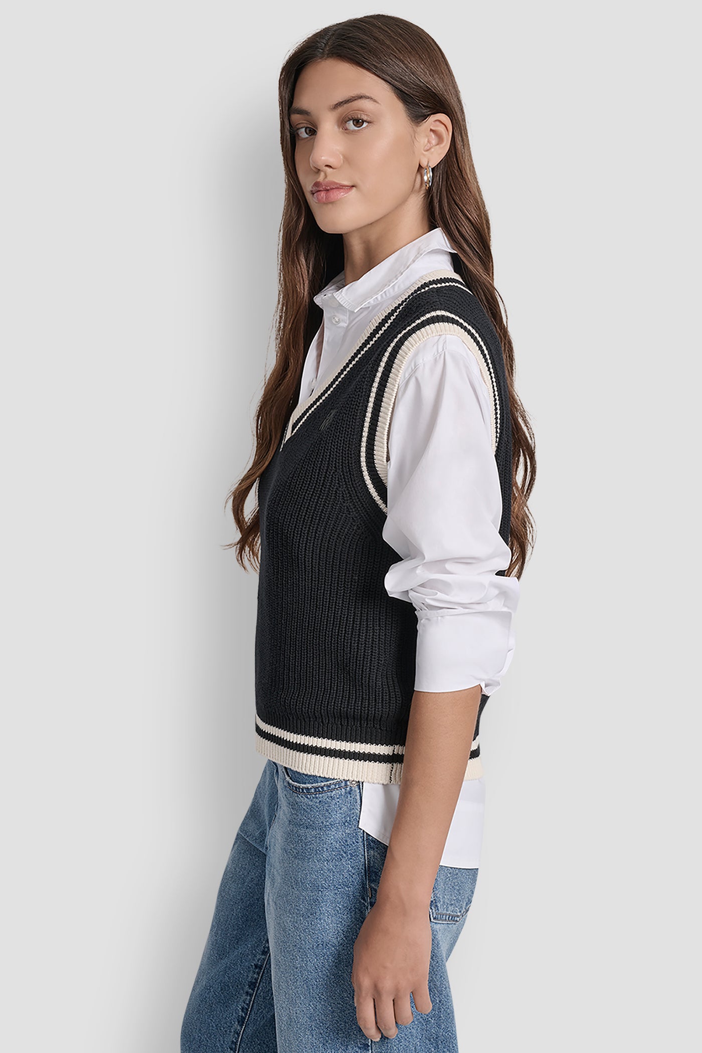 V-NECK TIPPED SLEEVELESS SWEATER VIEW 3 | Clothing