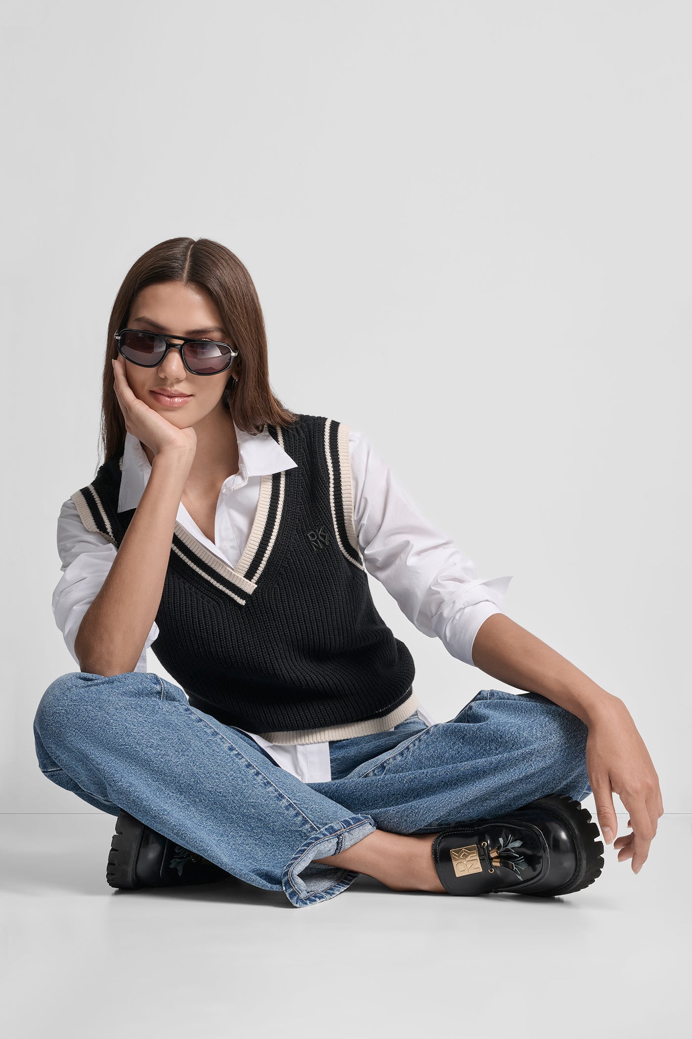V-NECK TIPPED SLEEVELESS SWEATER VIEW 6 | Clothing