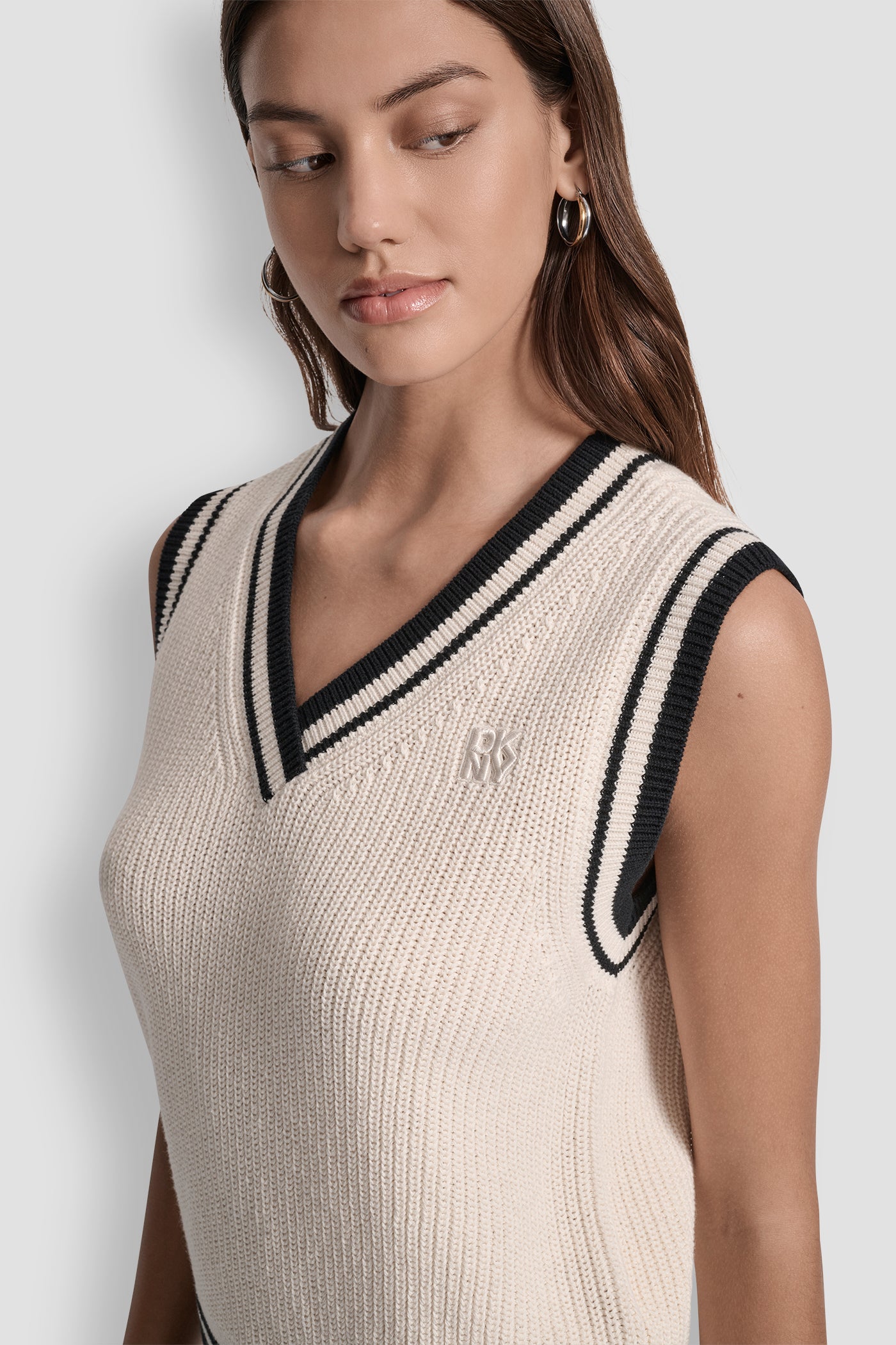V-NECK TIPPED SLEEVELESS SWEATER VIEW 5 | Clothing