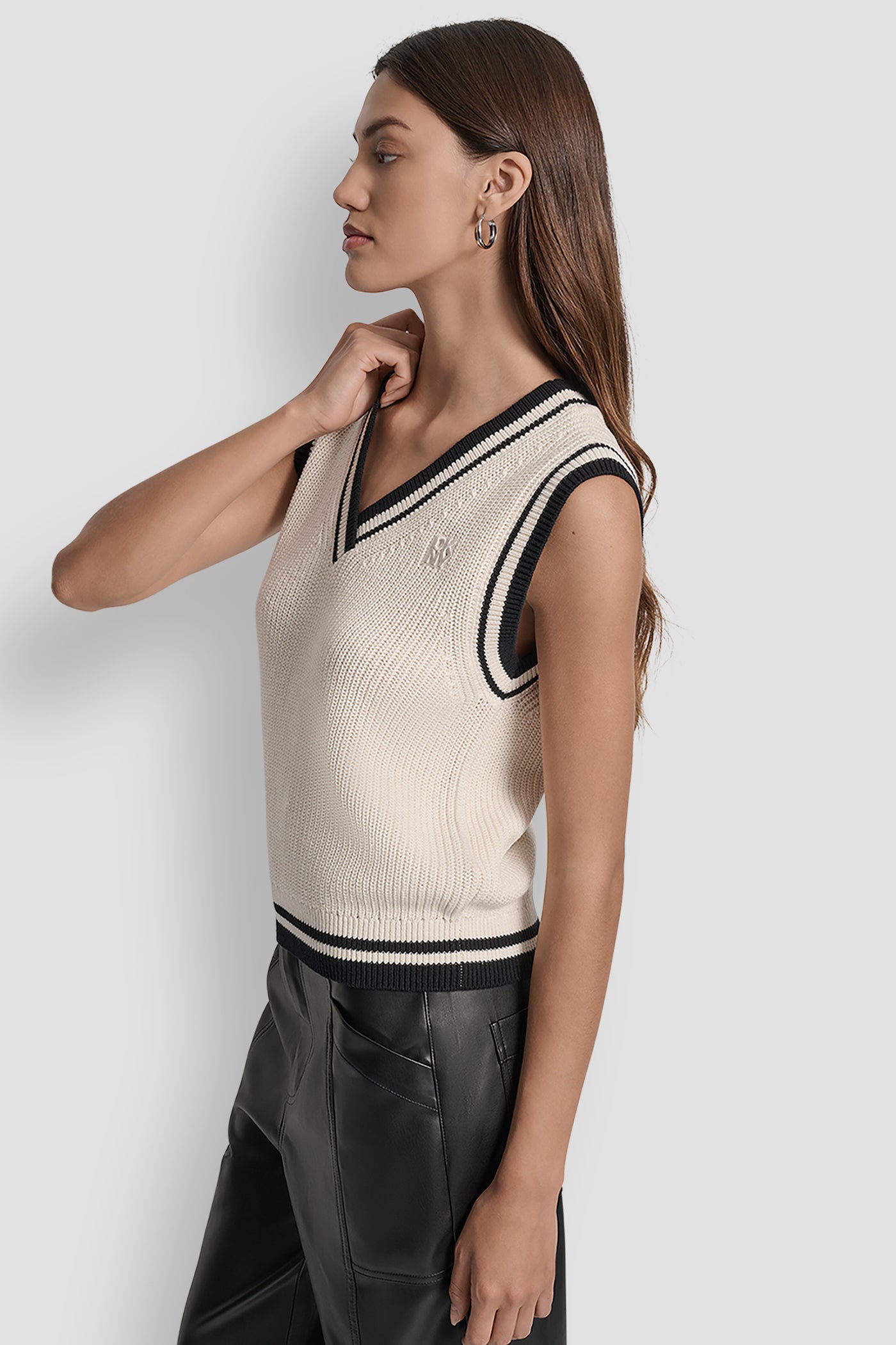 V-NECK TIPPED SLEEVELESS SWEATER VIEW 3 | Clothing