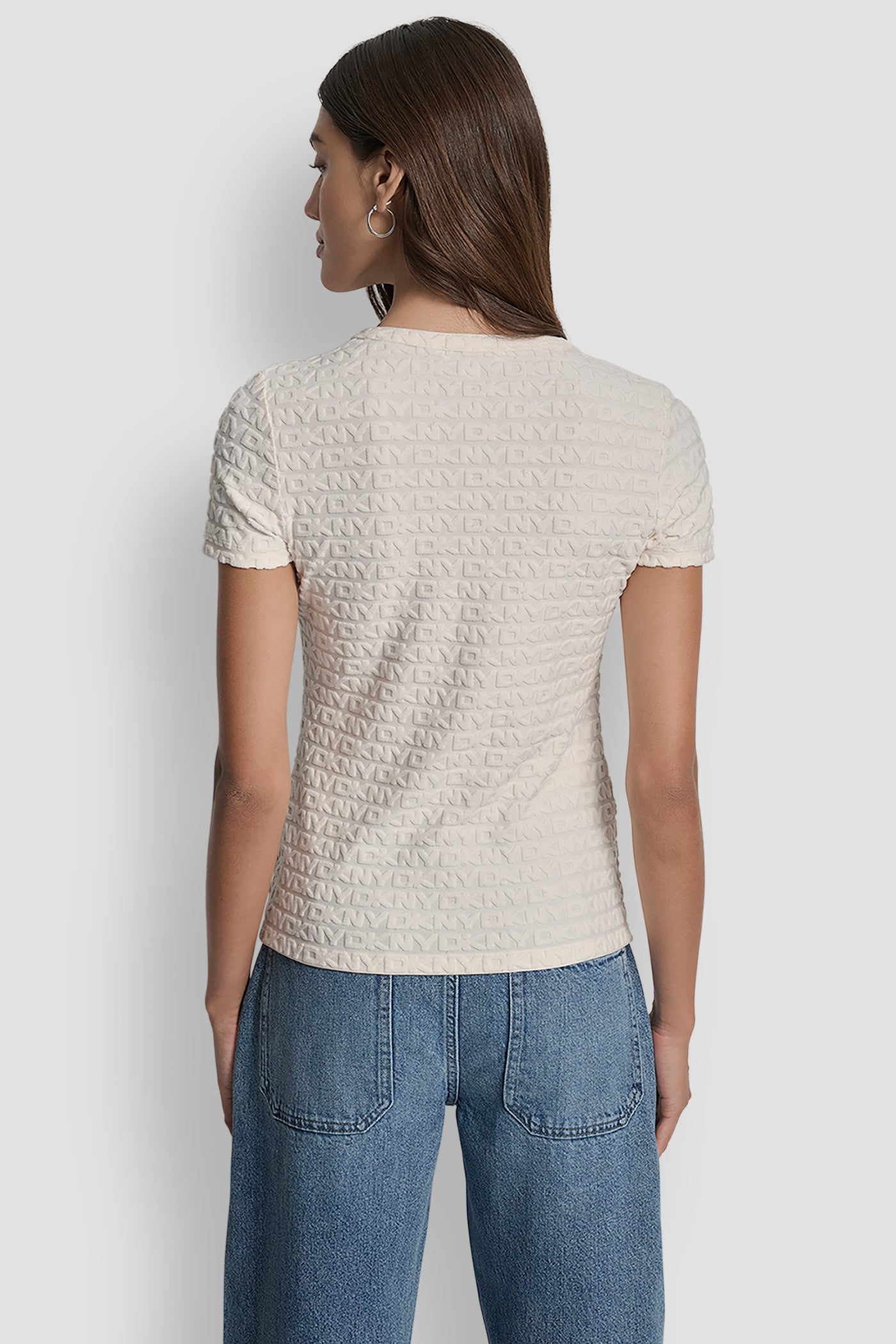 EGGNOG LOGO JACQUARD SHORT SLEEVE CREW NECK TEE, BACK VIEW | DKNY JEANS