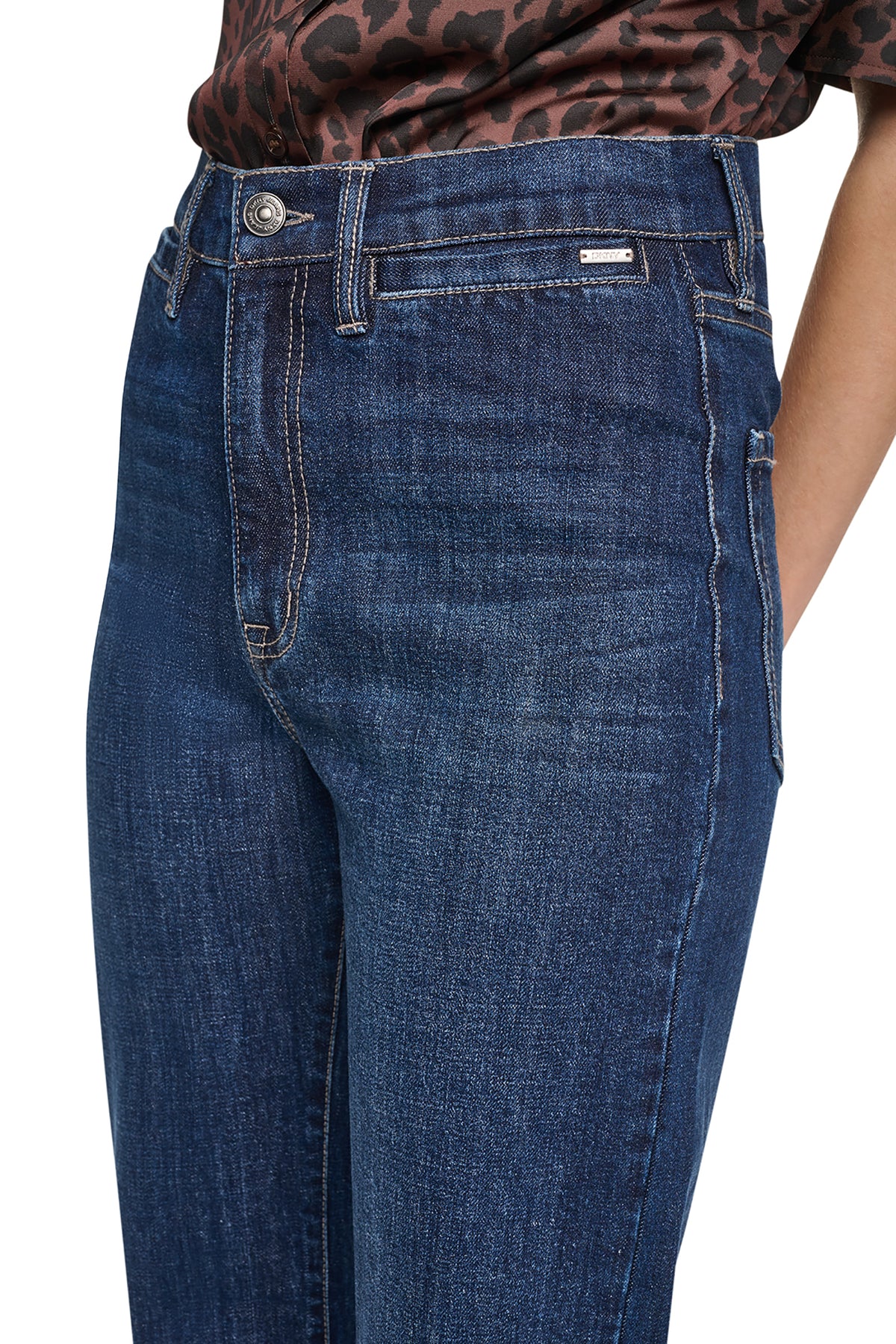 HIGH-RISE RELAXED FLARE JEAN VIEW 2
