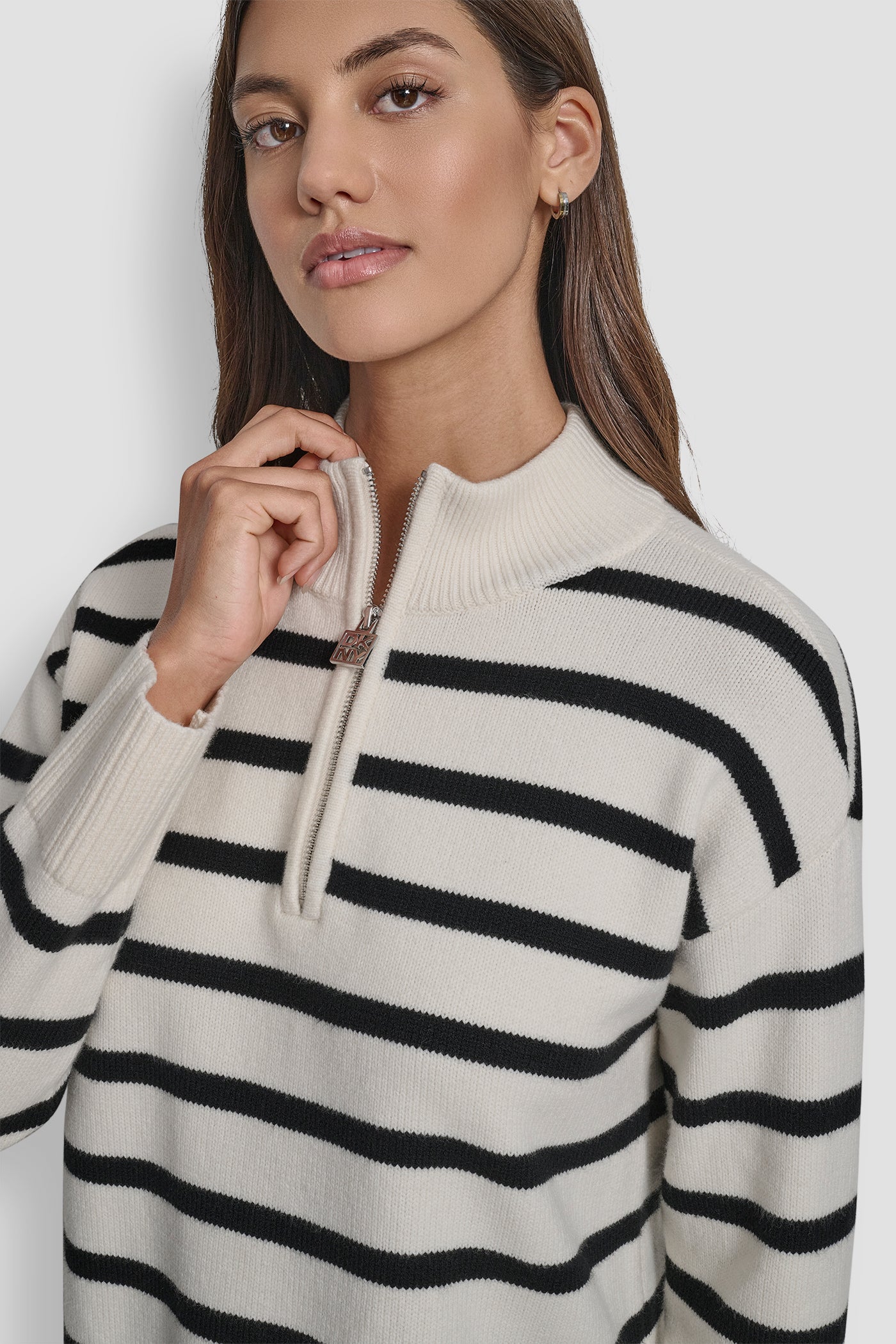 LONG SLEEVED 1/4 ZIP COLLAR STRIPED SWEATER VIEW 4 | DKNY JEANS