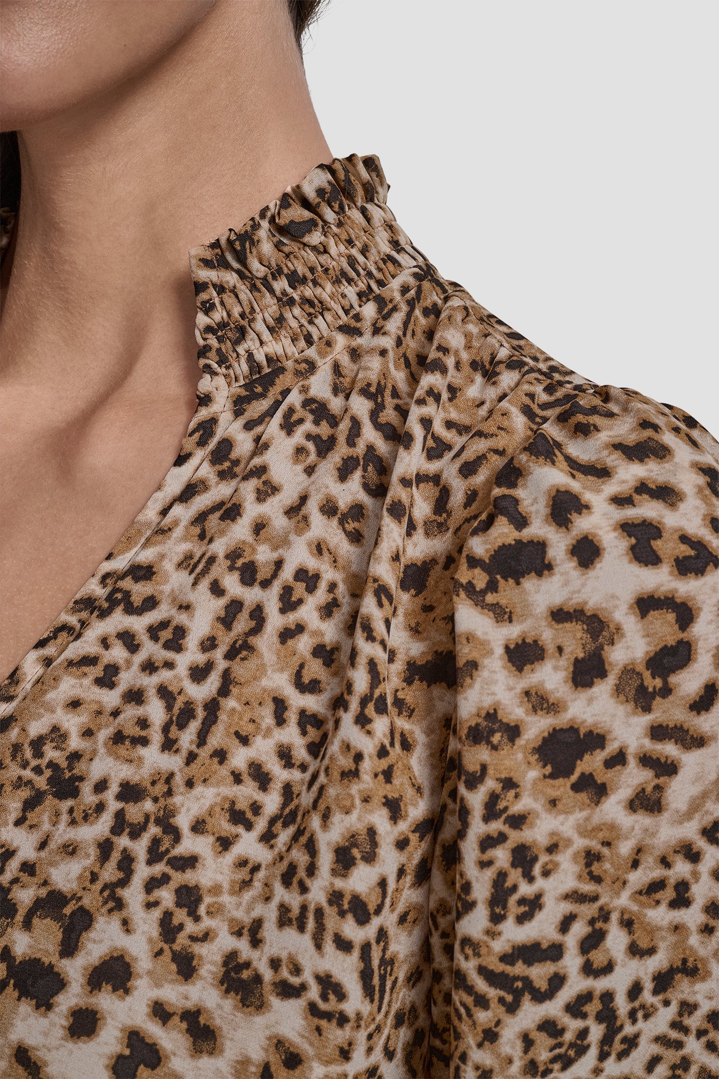 SMOCKED COLLAR SHIRT WITH PUFF VOLUME SLEEVE VIEW 5 | WOMEN'S SWEATERS & TOPS