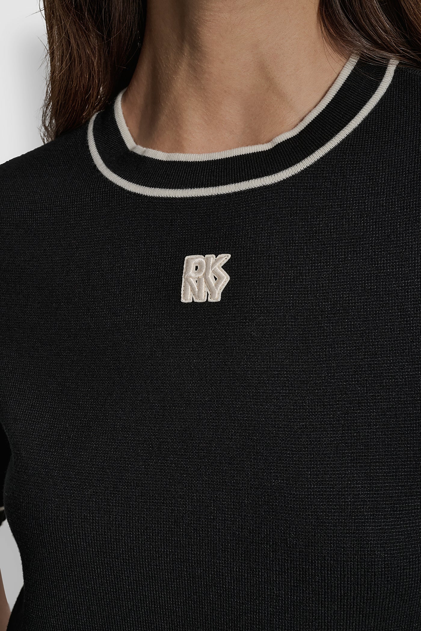 CROPPED COLOR BLOCK ELBOW SLEEVE WITH LOGO PATCH VIEW 4 | Skirts