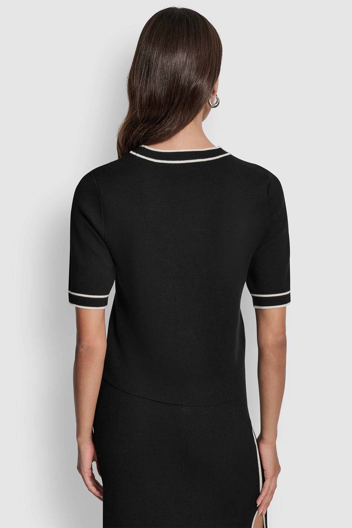 BLACK/EGGNOG CROPPED COLOR BLOCK ELBOW SLEEVE WITH LOGO PATCH, VIEW 2 | New Arrivals