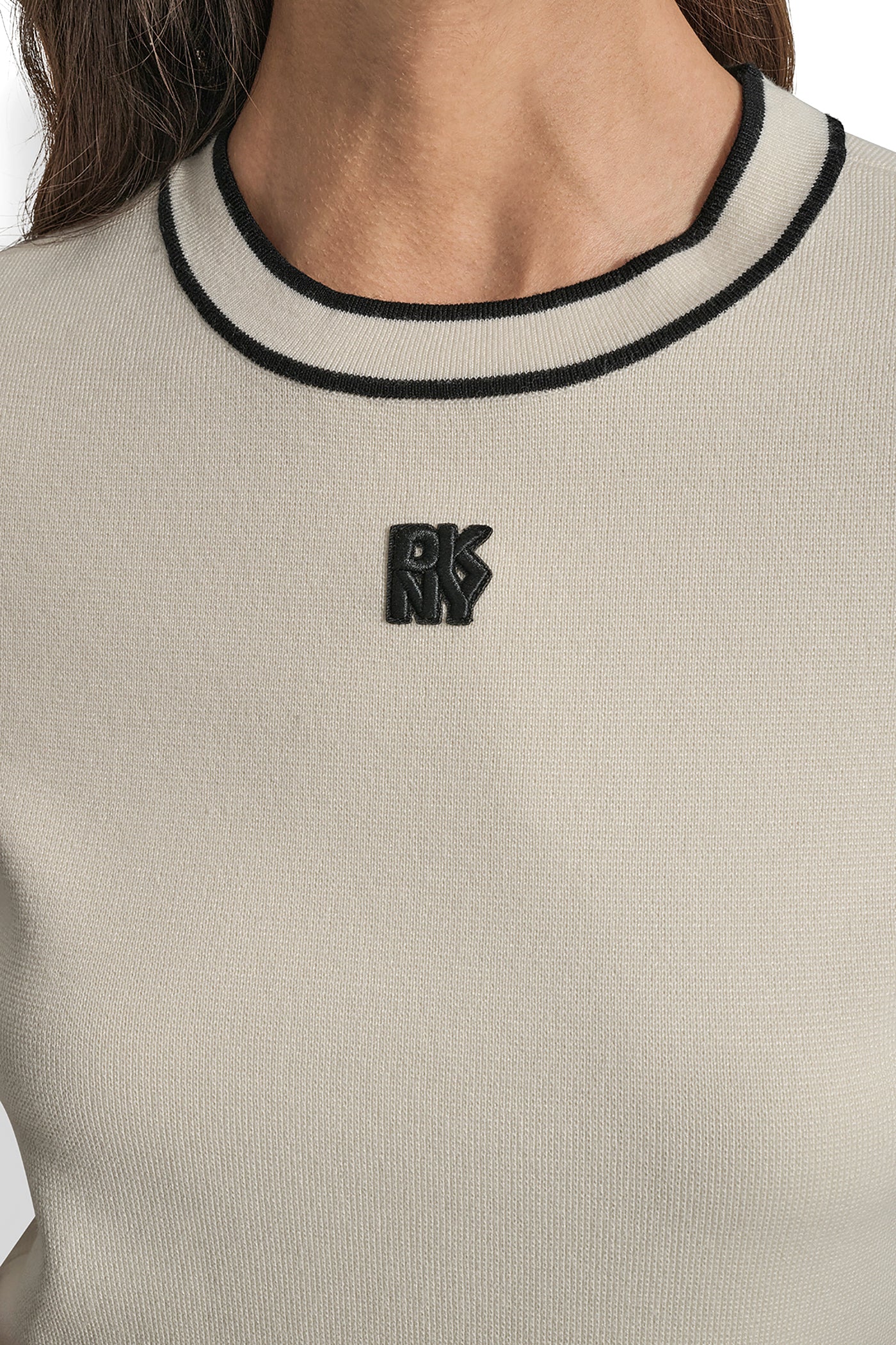 CROPPED COLOR BLOCK ELBOW SLEEVE WITH LOGO PATCH VIEW 4 | Skirts