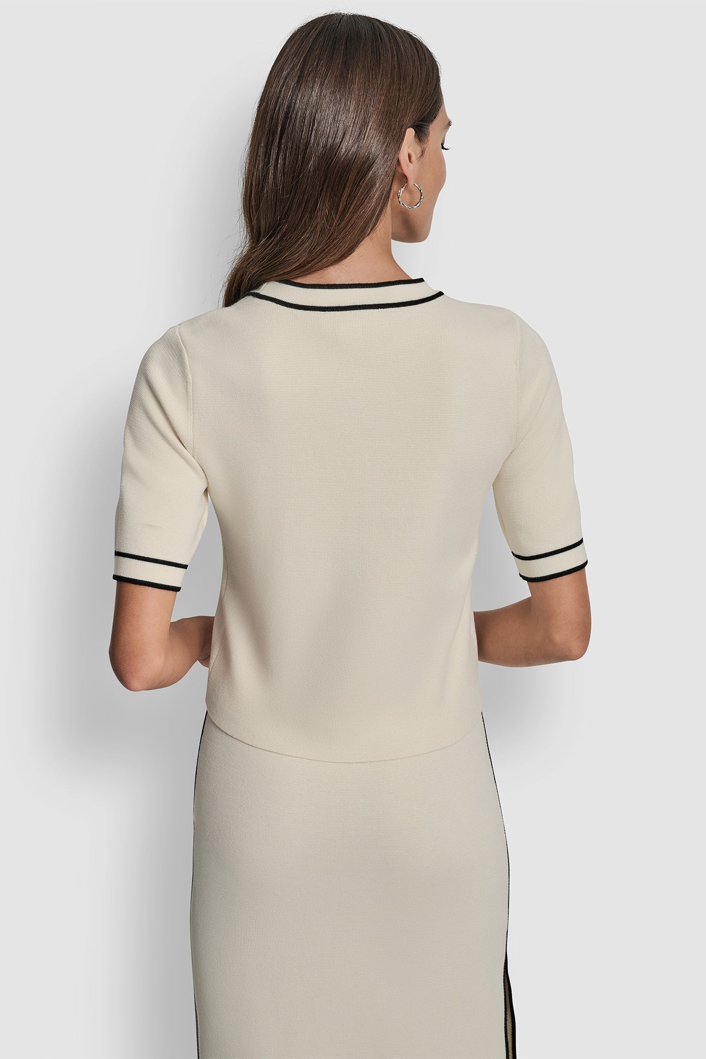 EGGNOG/BLACK CROPPED COLOR BLOCK ELBOW SLEEVE WITH LOGO PATCH, VIEW 2 | New Arrivals