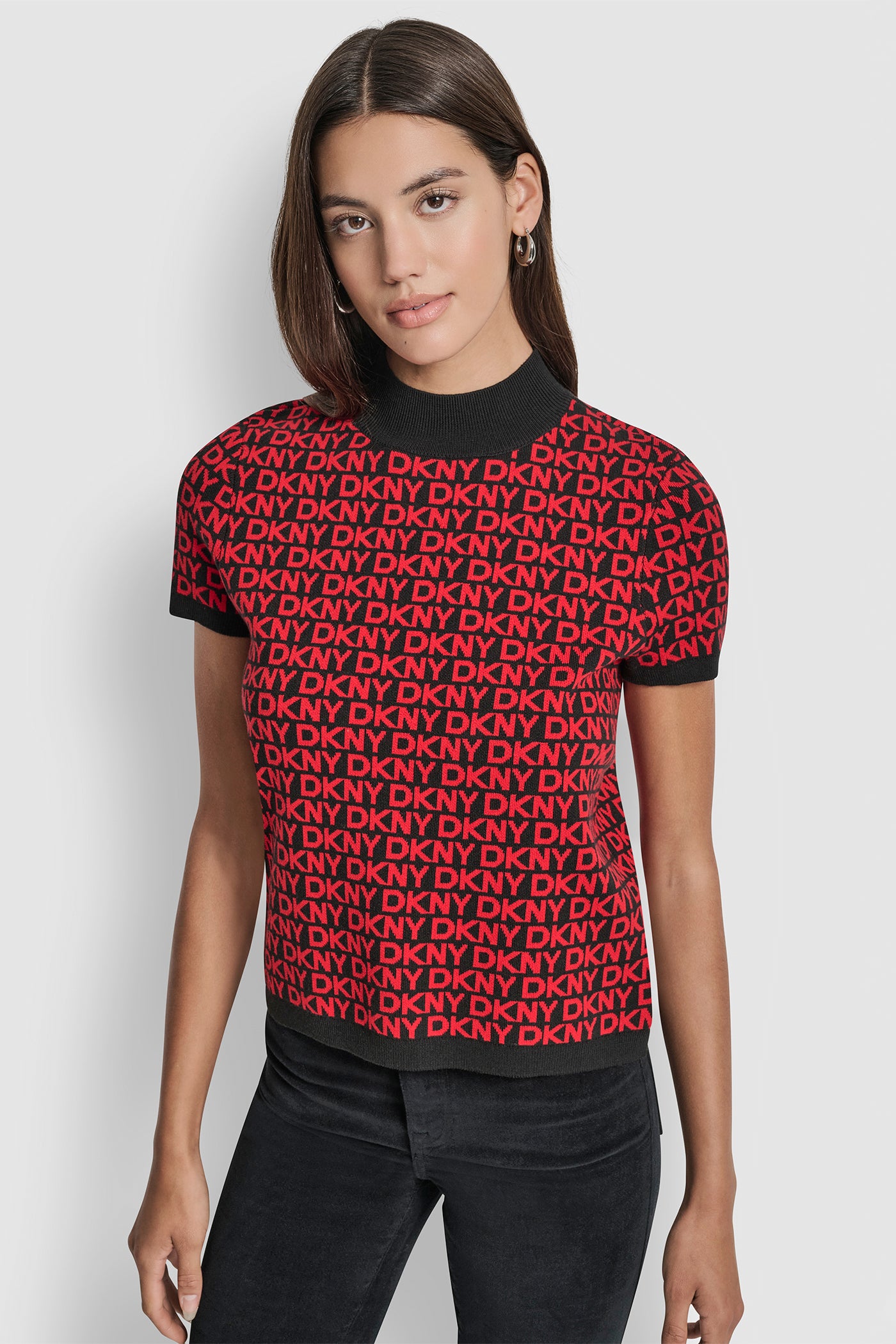 Black/City Crimson LOGO JACQUARD SHORT SLEEVE MOCK NECK  TOP, FRONT VIEW | DKNY Promo