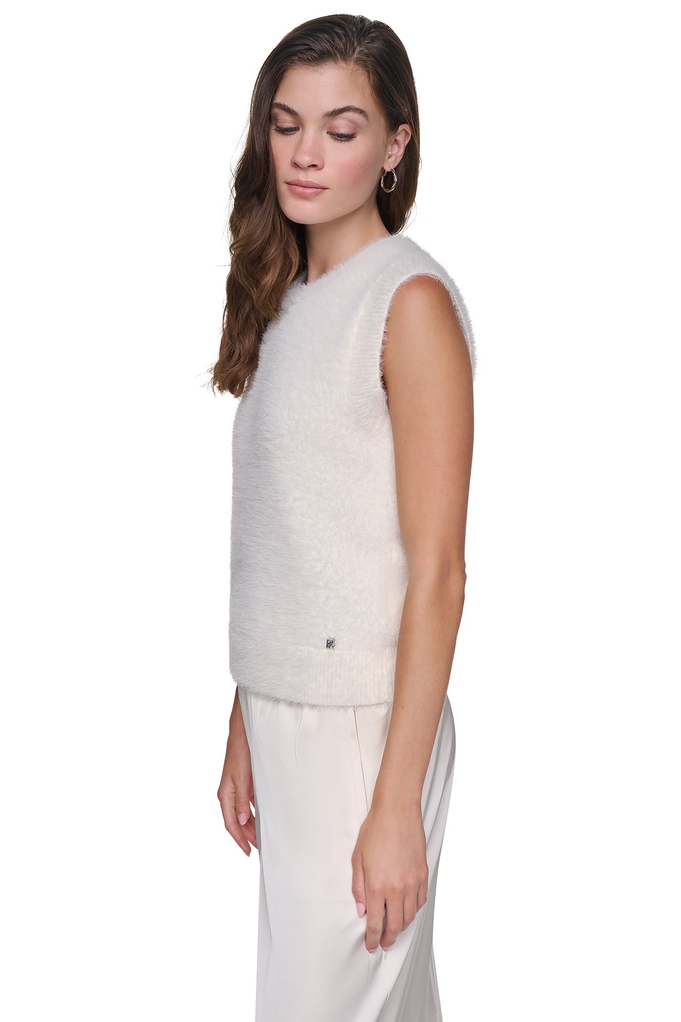 SLEEVLESS BRUSHED SWEATER VEST VIEW 2