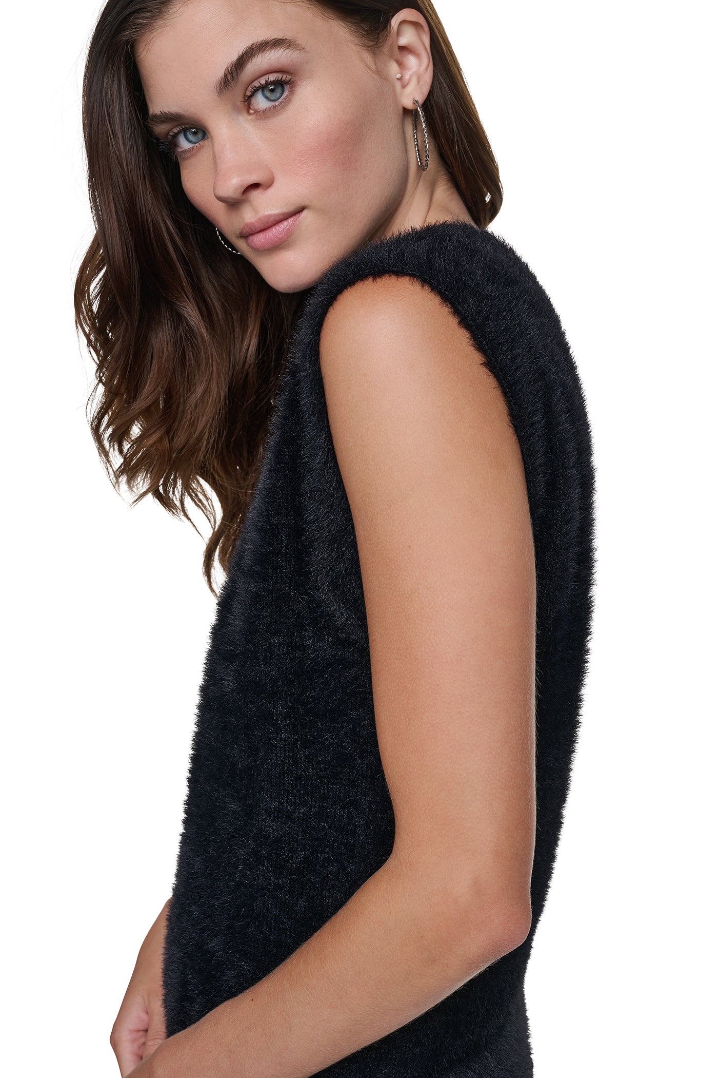 SLEEVLESS BRUSHED SWEATER VEST VIEW 2