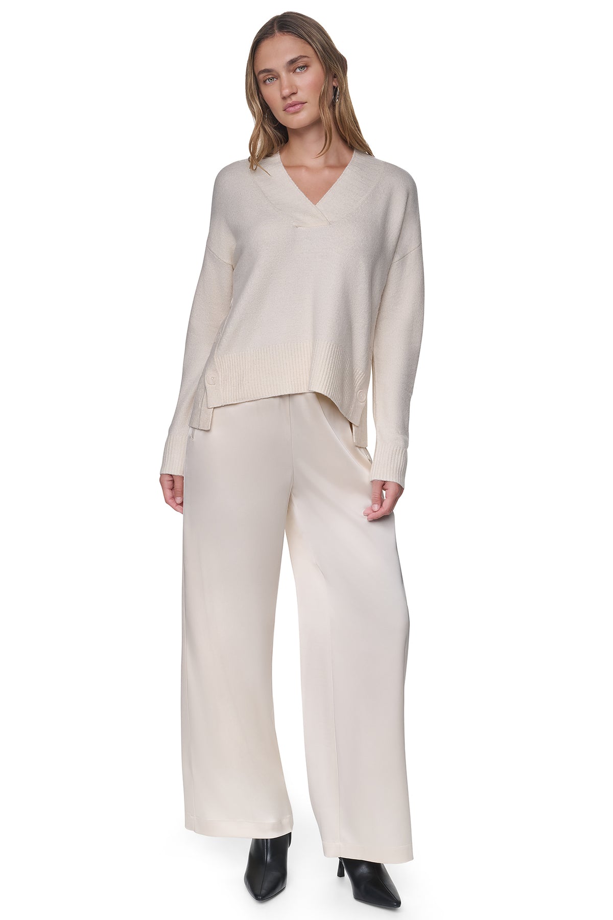 BUTTON DETAIL V-NECK SWEATER VIEW 2