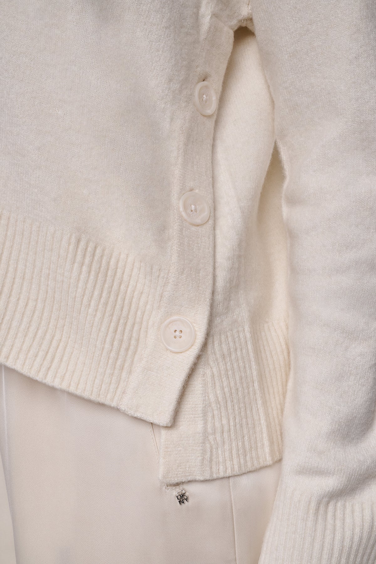 BUTTON DETAIL V-NECK SWEATER VIEW 2