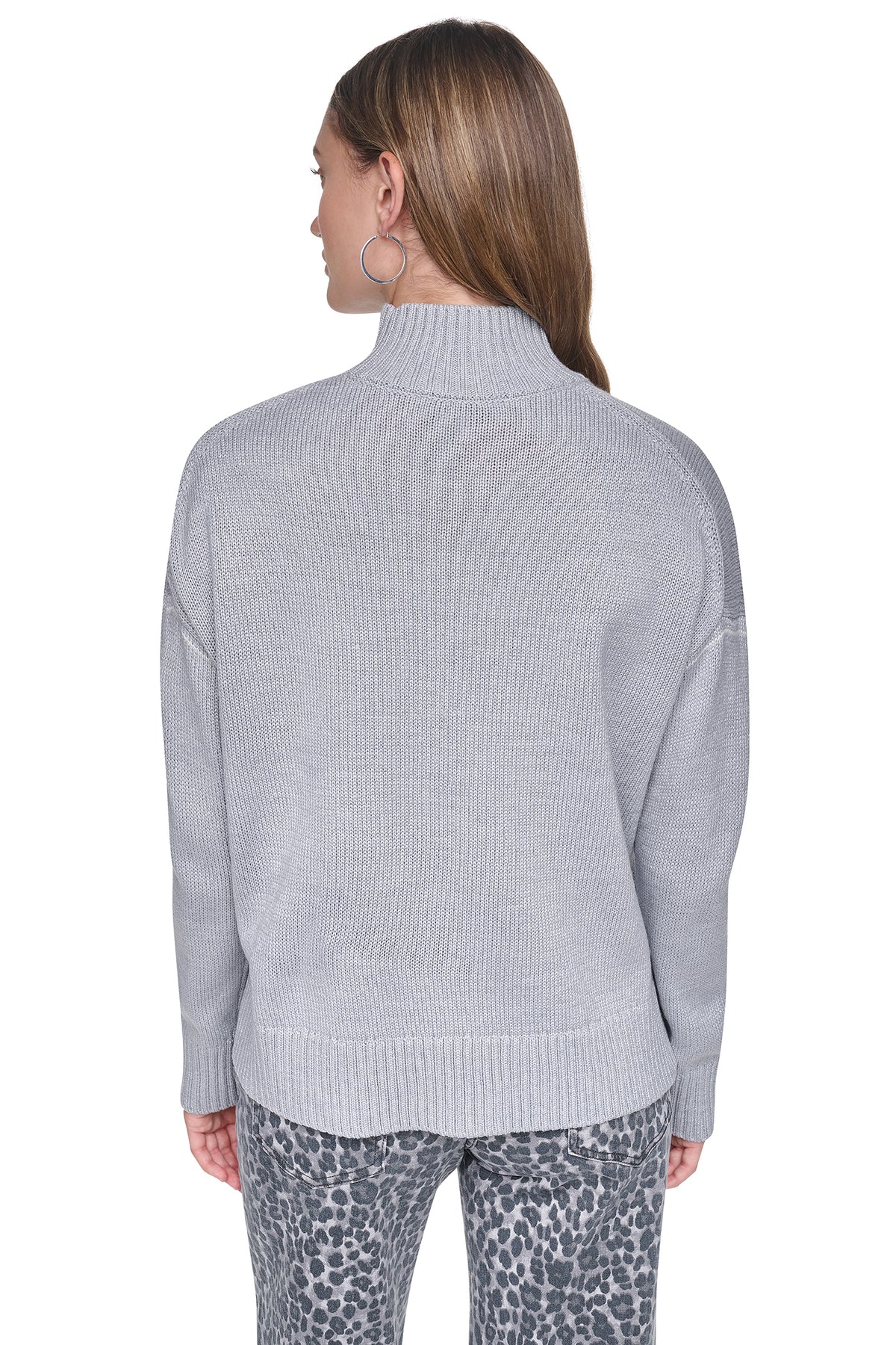 METALLIC LOGO TURTLENECK SWEATER VIEW 2