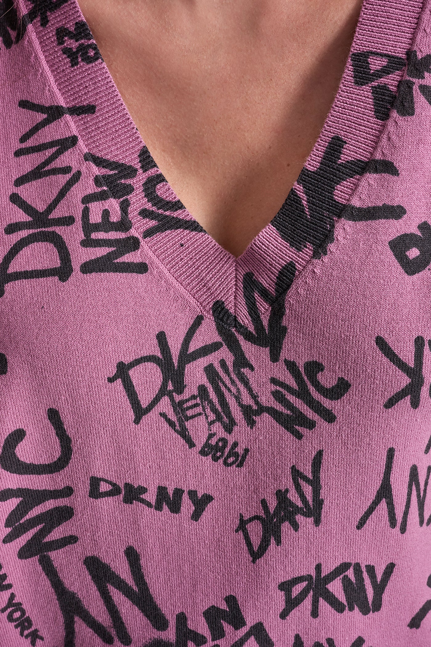 LOGO PRINTED V-NECK PULLOVER VIEW 5 | SALE CLOTHING