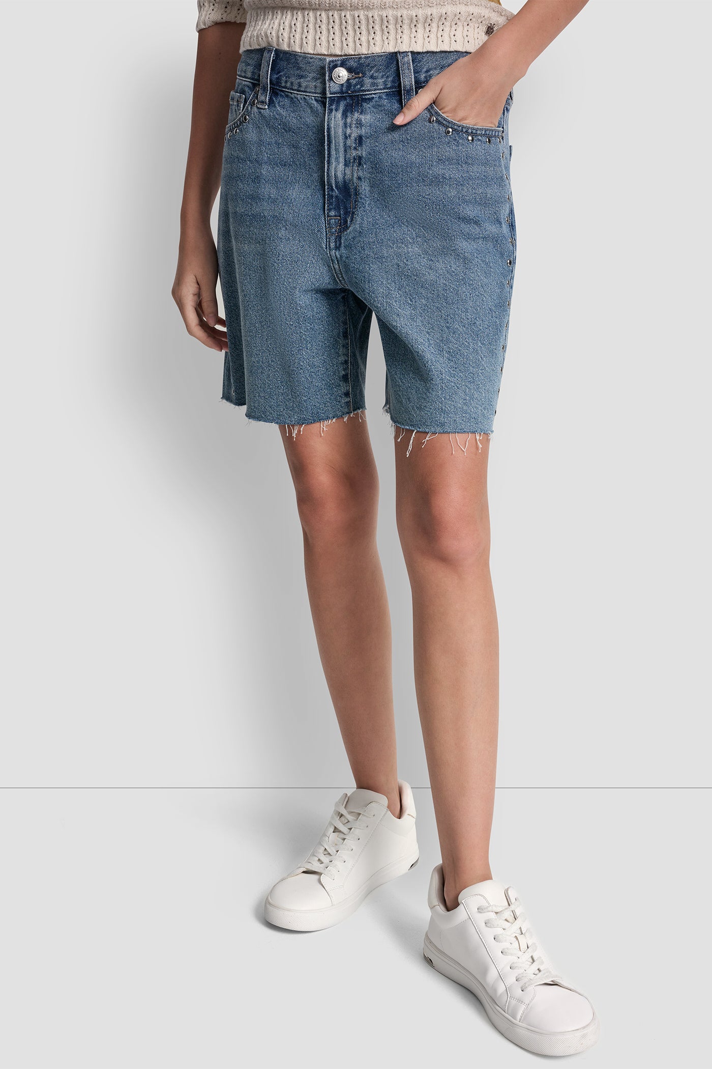 MID-RISE RELAXED SHORT VIEW 4 | SALE CLOTHING