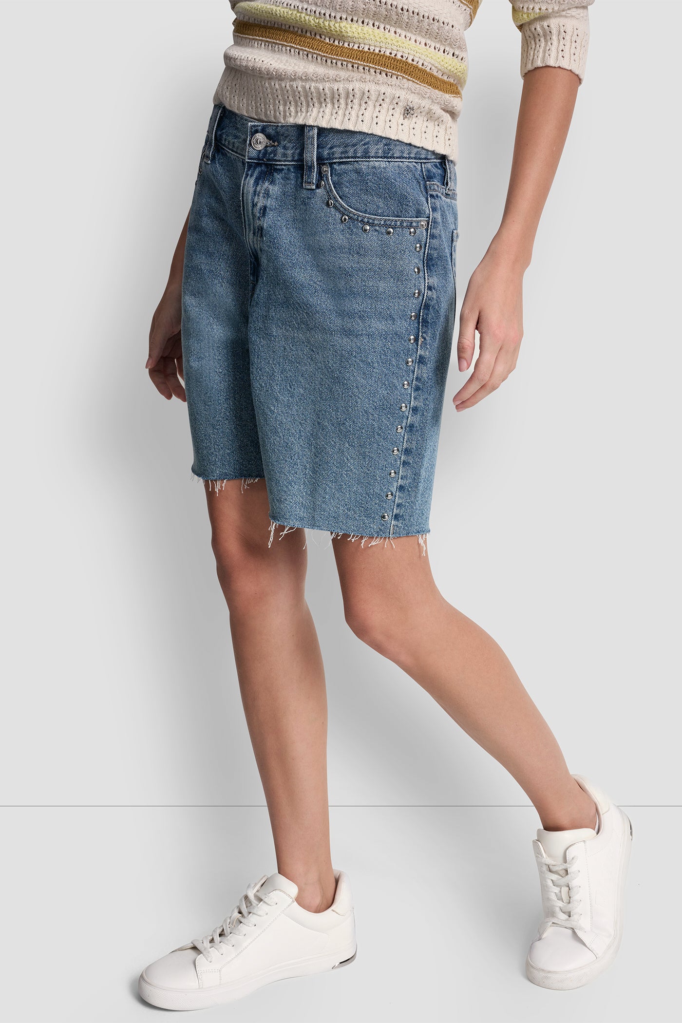 MID-RISE RELAXED SHORT VIEW 5 | SALE CLOTHING
