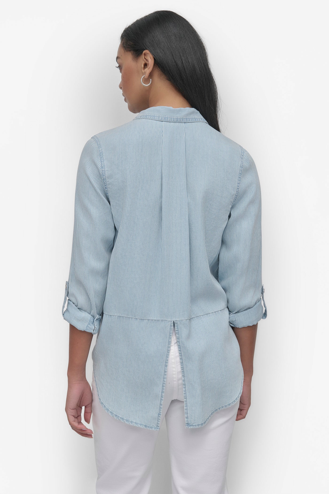DARK OUTLINE CHAMBRAY THE LIVE-IN SHIRT, BACK VIEW | Denim Destination