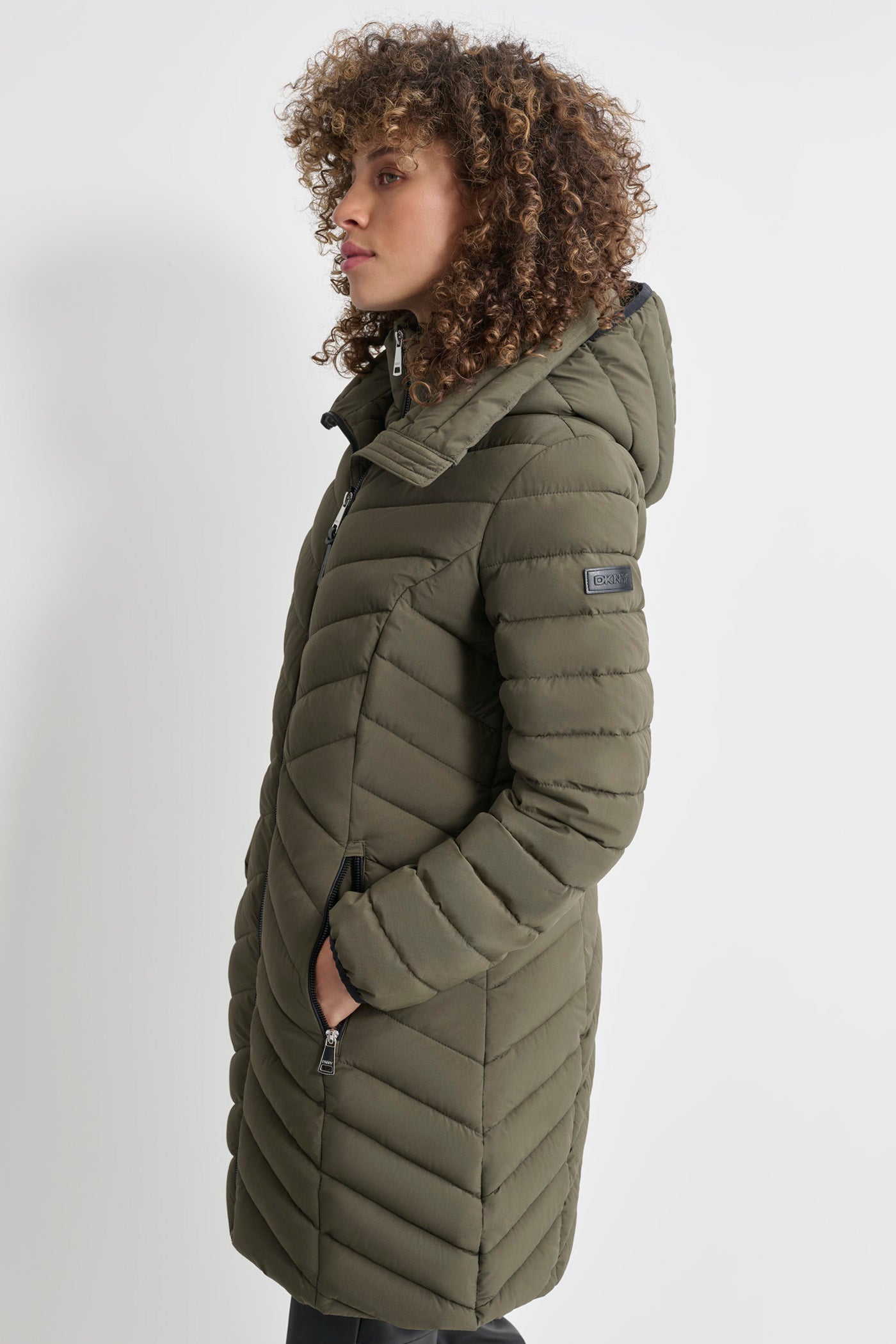 LONG PACKABLE VESTIE WALKER VIEW 3 | DKNY Promo