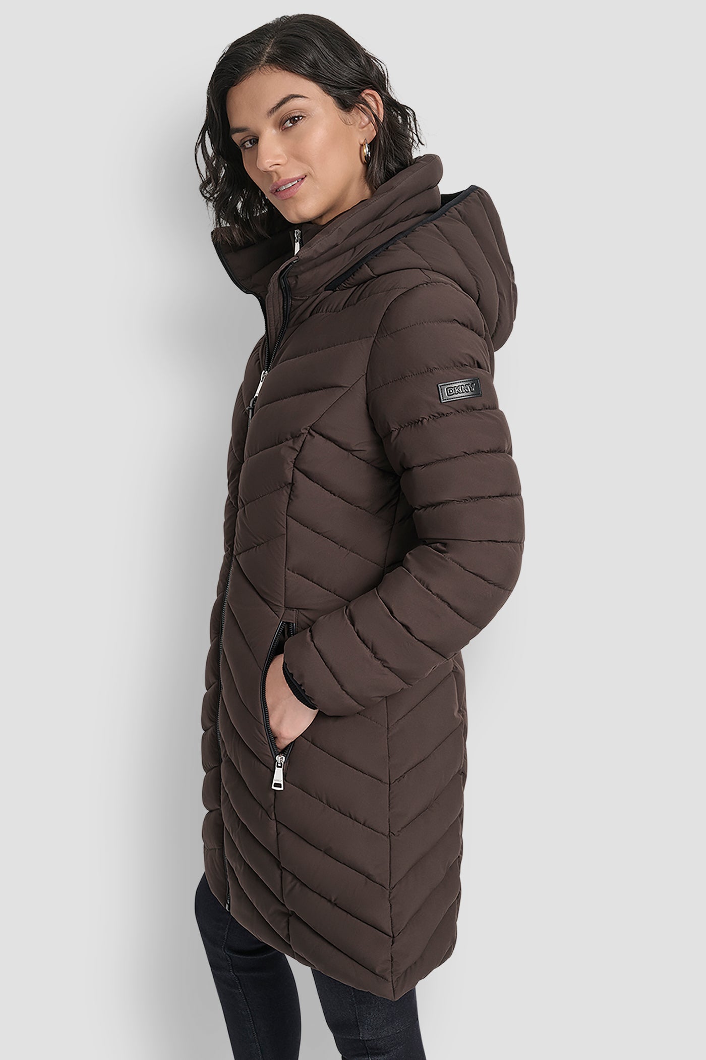 LONG PACKABLE VESTIE WALKER VIEW 3 | DKNY Promo