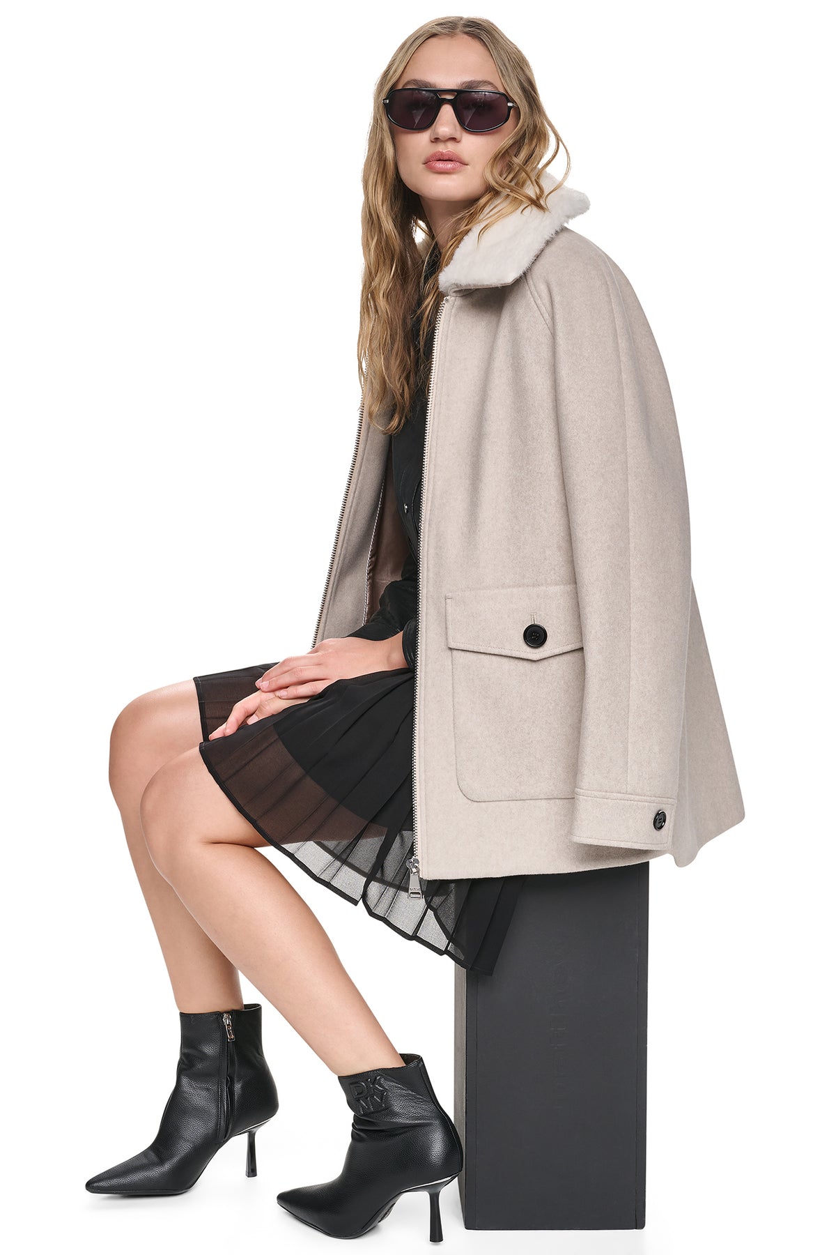 FRONT-ZIP FAUX FUR COLLAR COAT VIEW 2