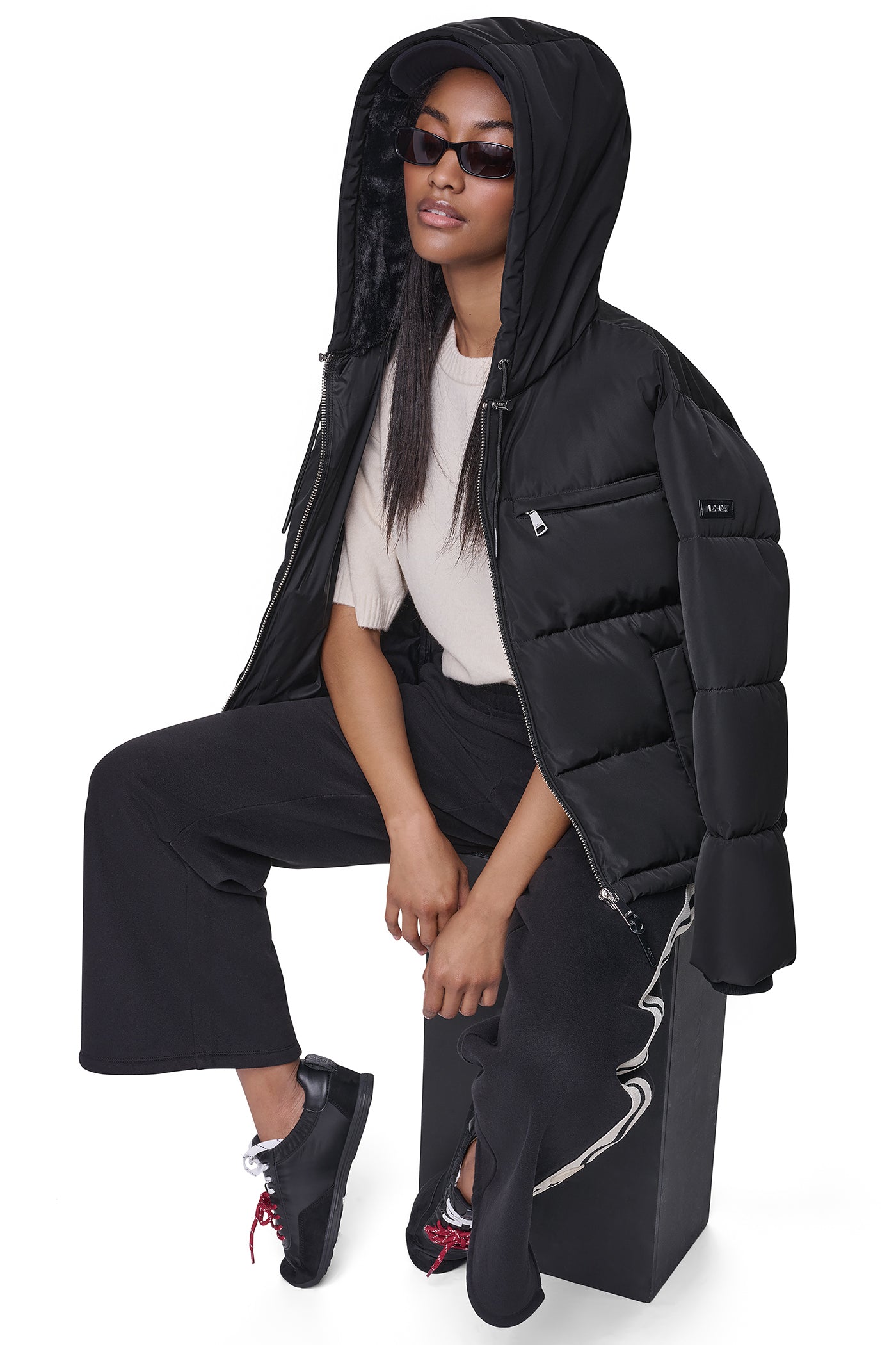 CONTRAST LINED SHORT HOODED PUFFER VIEW 8