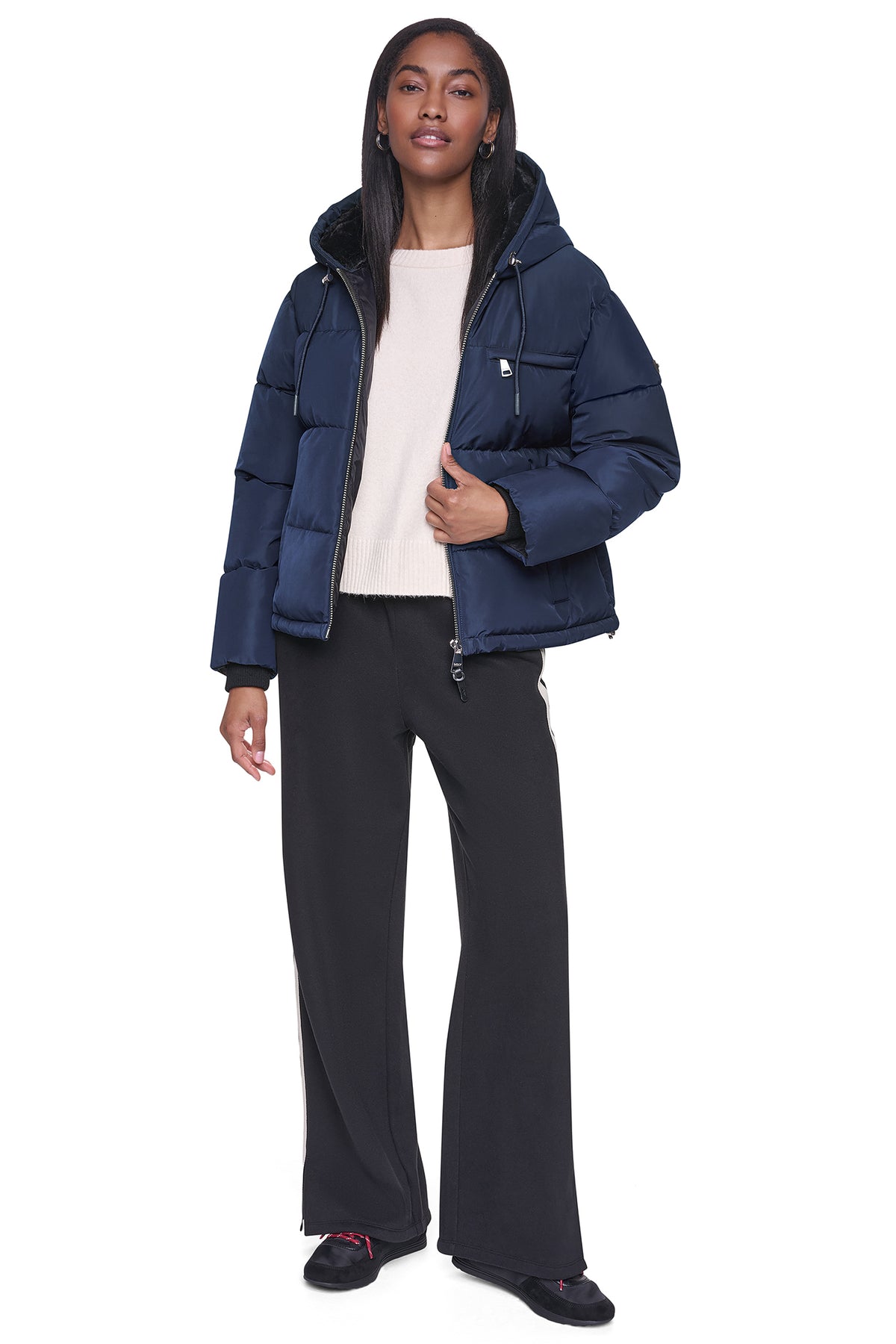 CONTRAST LINED SHORT HOODED PUFFER VIEW 2
