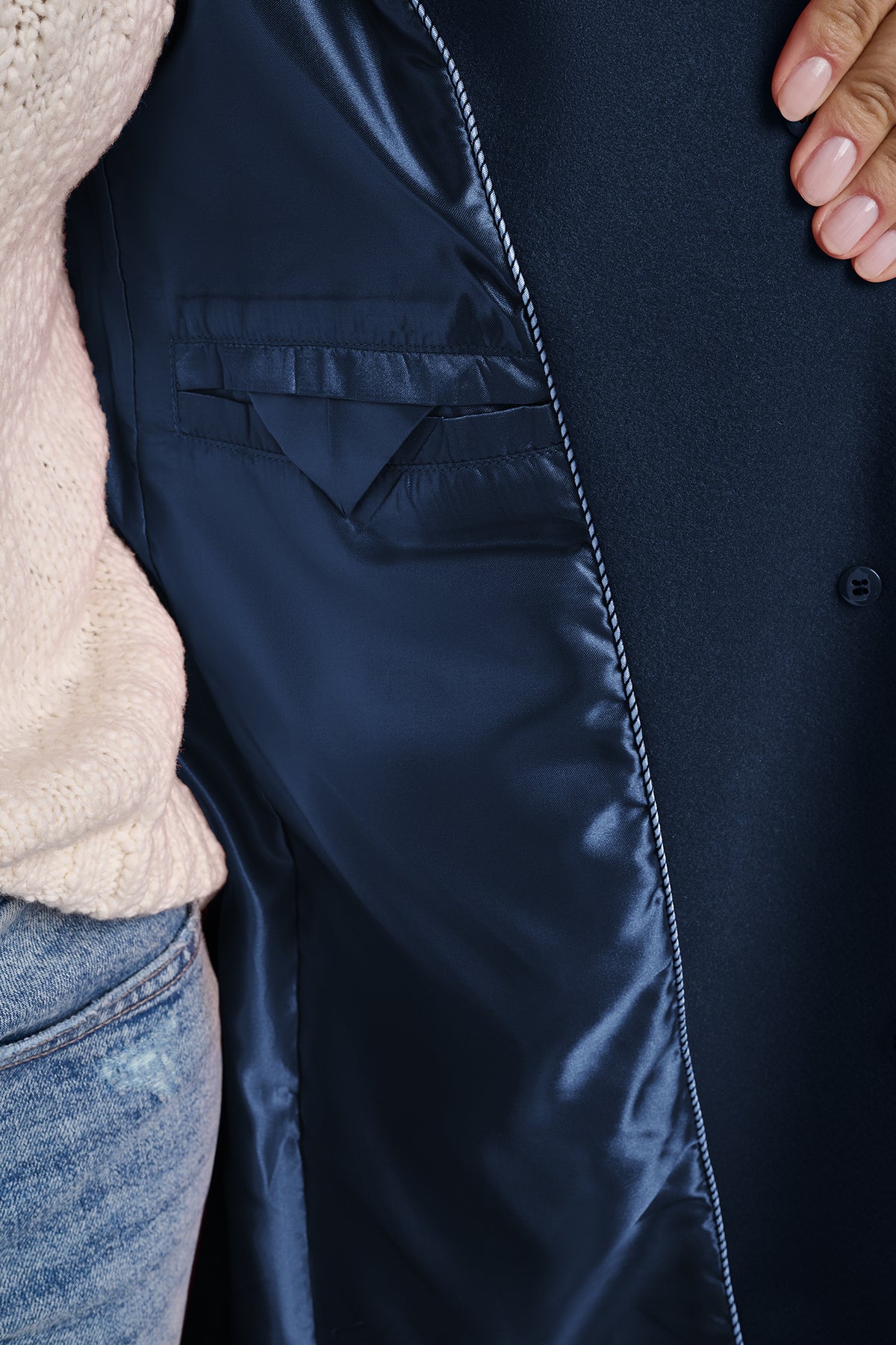 CLASSIC NOTCH COLLAR TAILORED WALKER VIEW 2