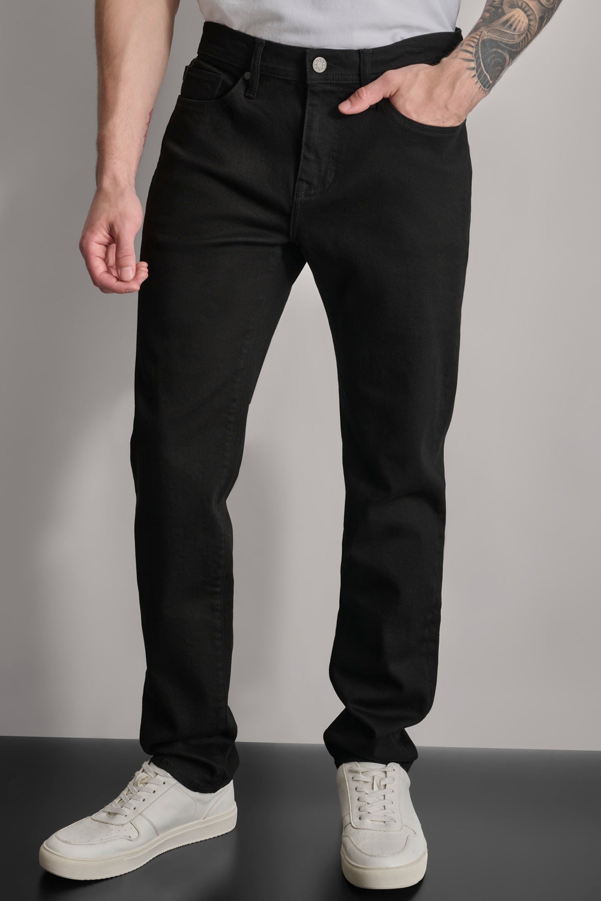 SLIM STRAIGHT BLACK DENIM | DKNY