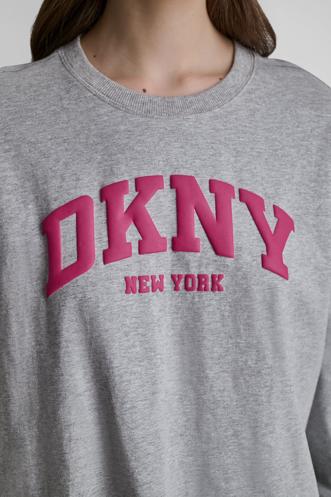 Pearl Grey Heather/Festive Pink PUFF VARSITY LOGO LONG SLEEVE TEE, BACK VIEW | DKNY Promo