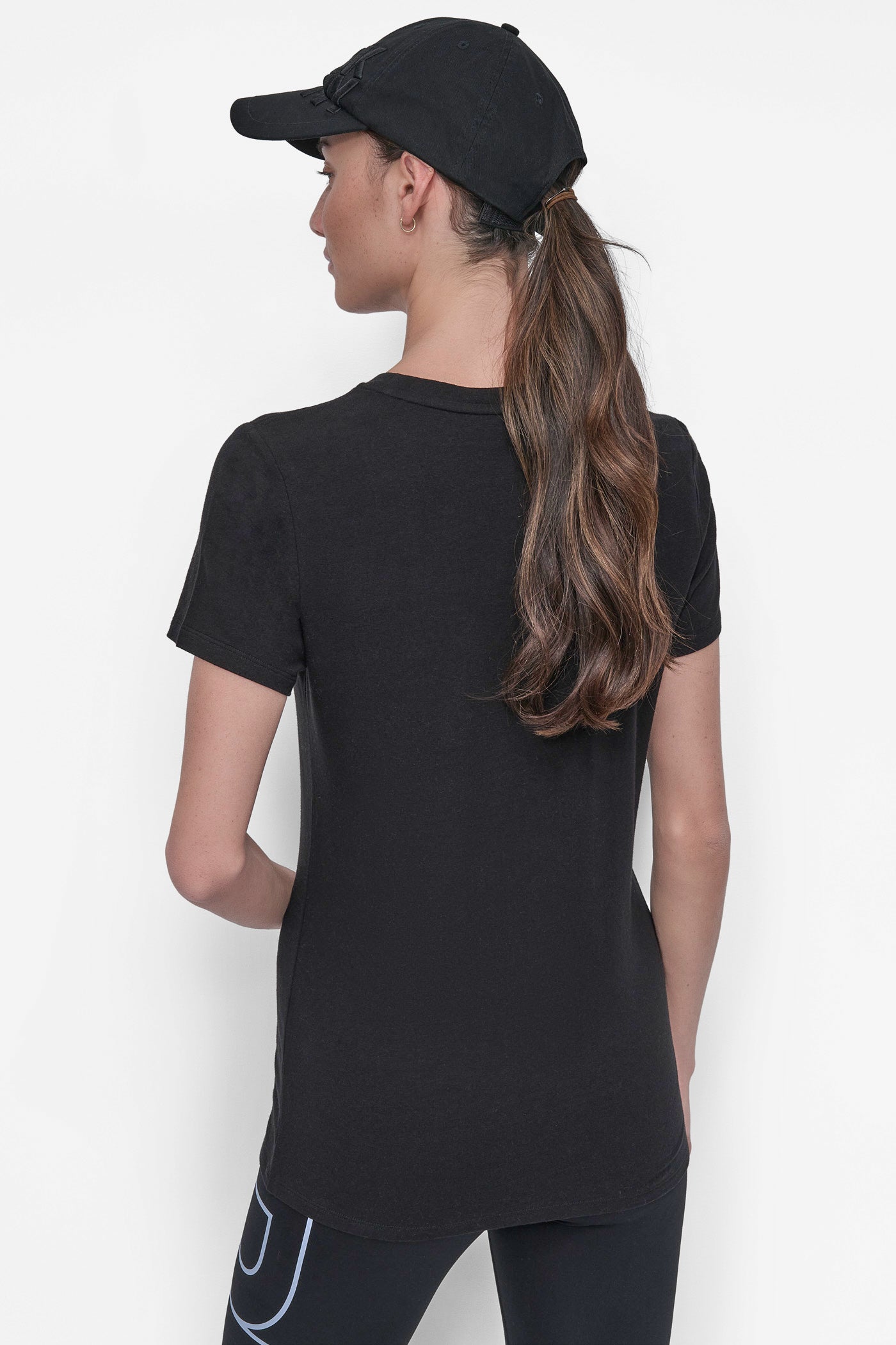 BLACK/ SKYWAY BLUE OMBRÉ LOGO PERFORMANCE TEE, VIEW 2 | Under $100