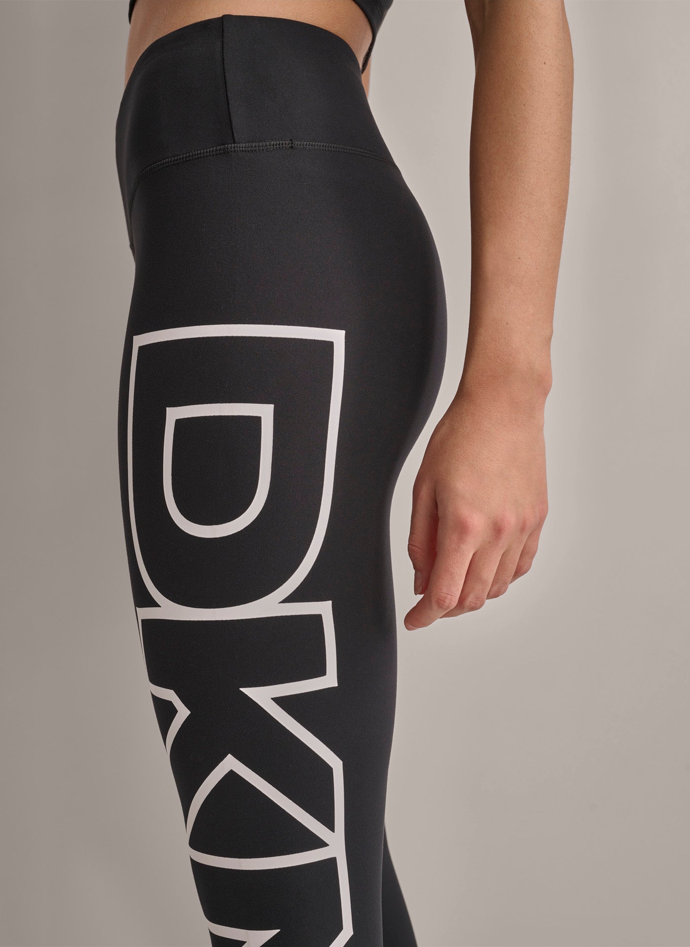CROPPED MID-RISE LOGO COMPRESSION LEGGING VIEW 3 | Not Clearance or Preorder